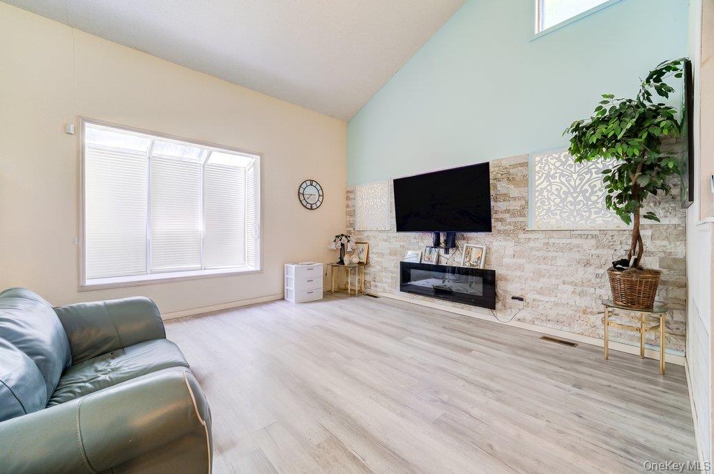 6 Racine Court – For Sale photo 4