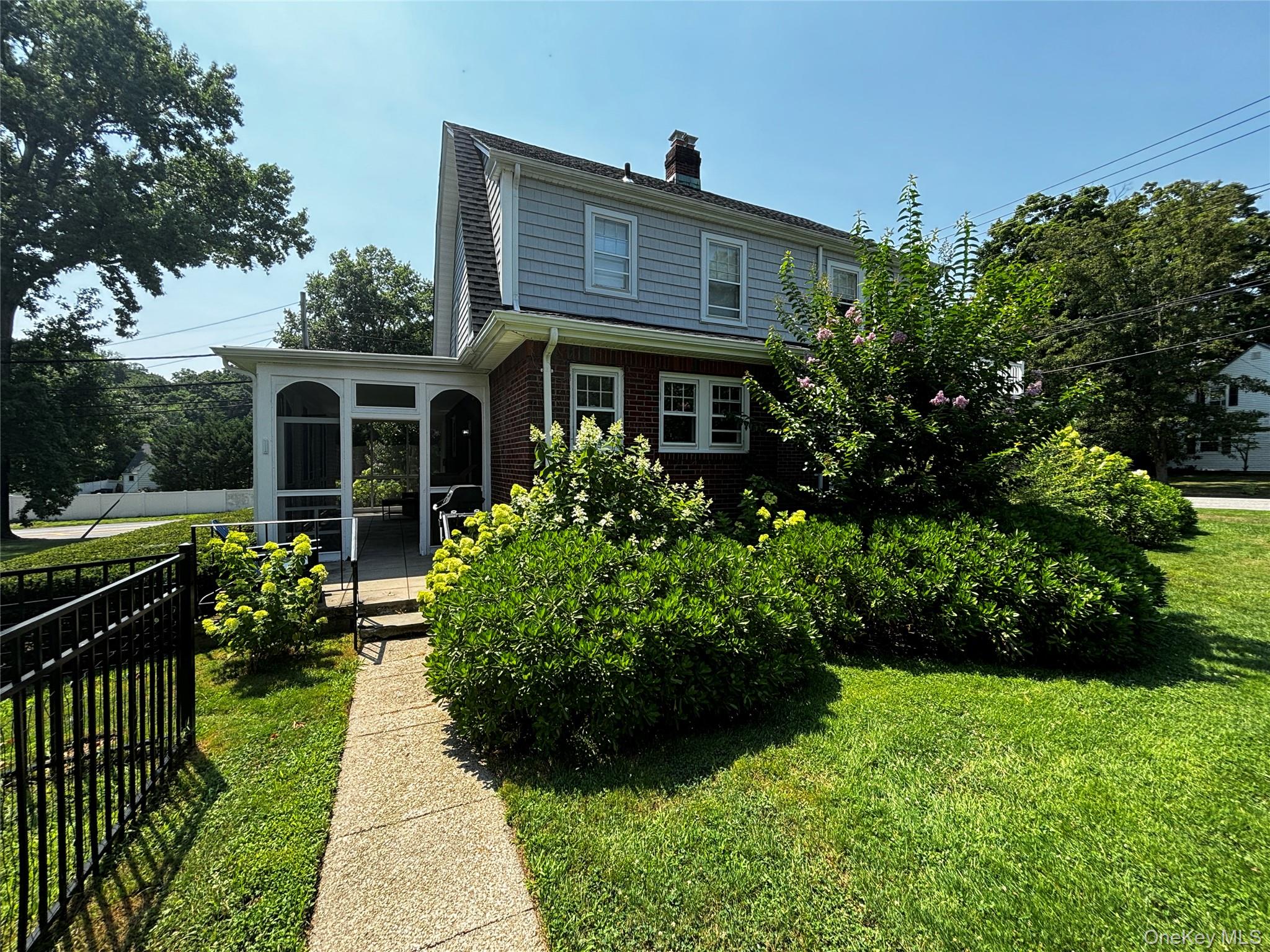 160 W Neck Road – For Rent