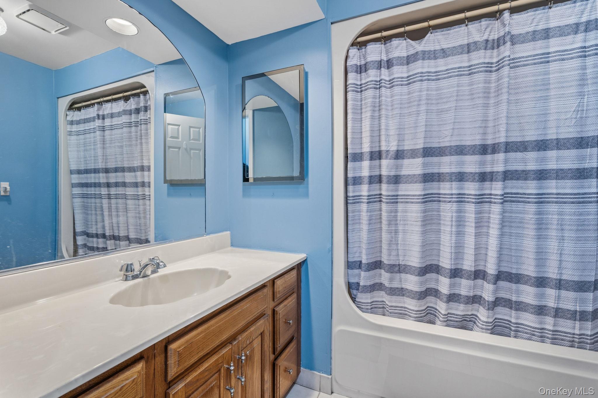 194 Jersey Avenue, Unit E photo 17