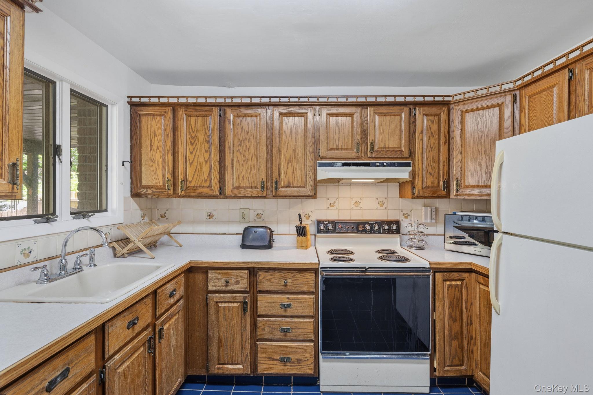 194 Jersey Avenue, Unit E photo 3