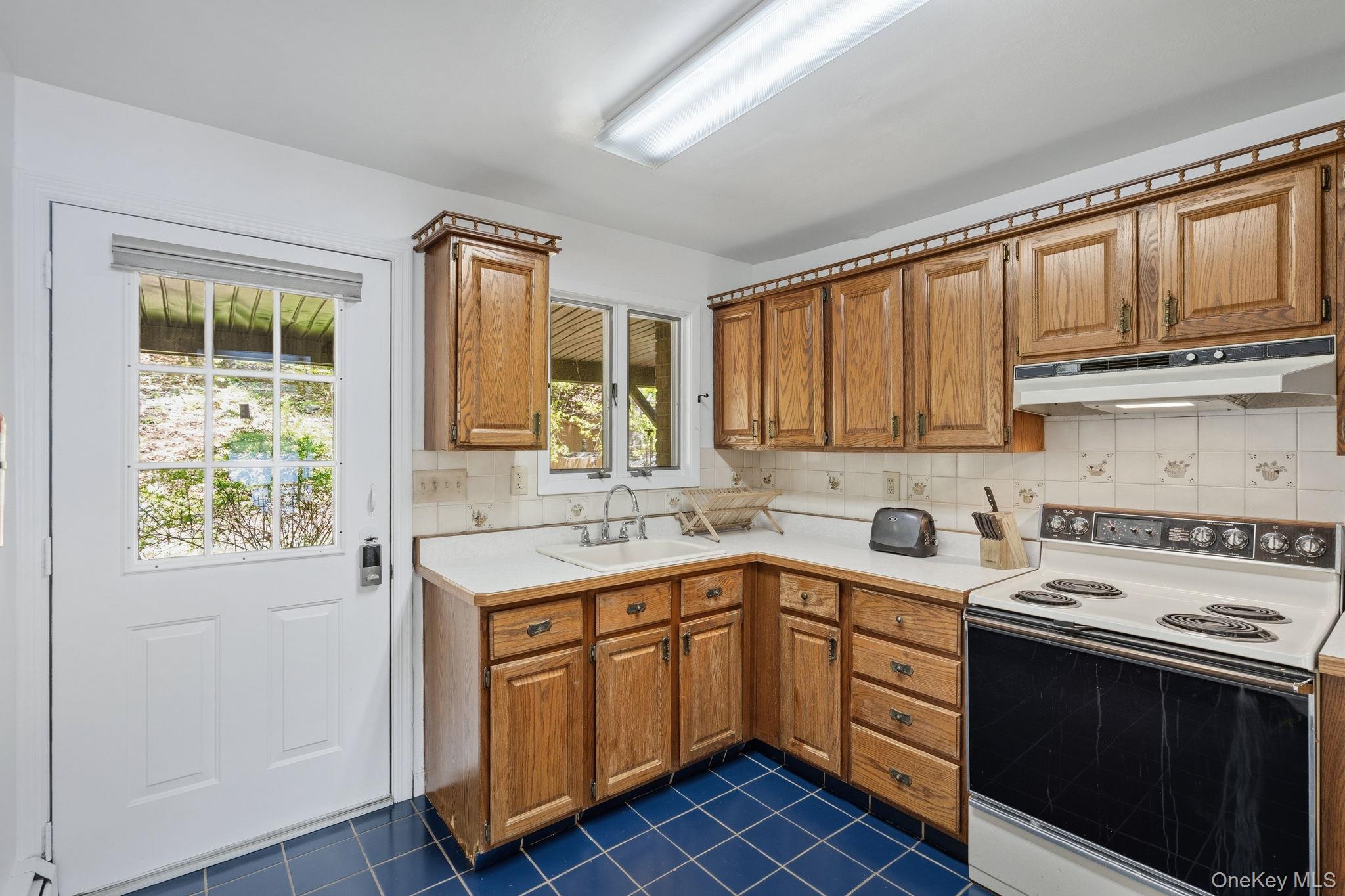 194 Jersey Avenue, Unit E photo 4