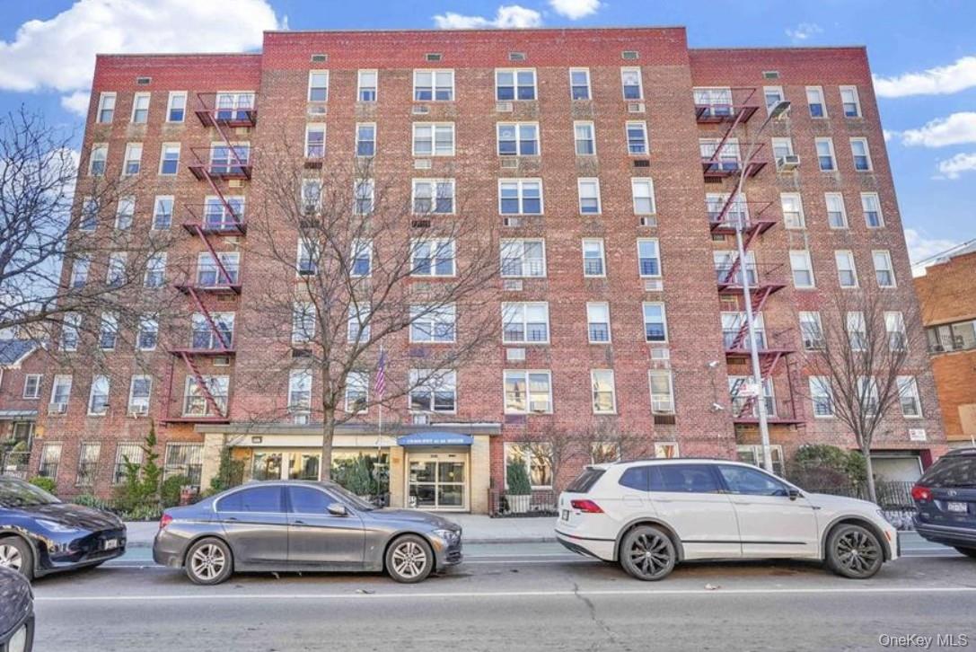 31-85 Crescent Street, Unit 608