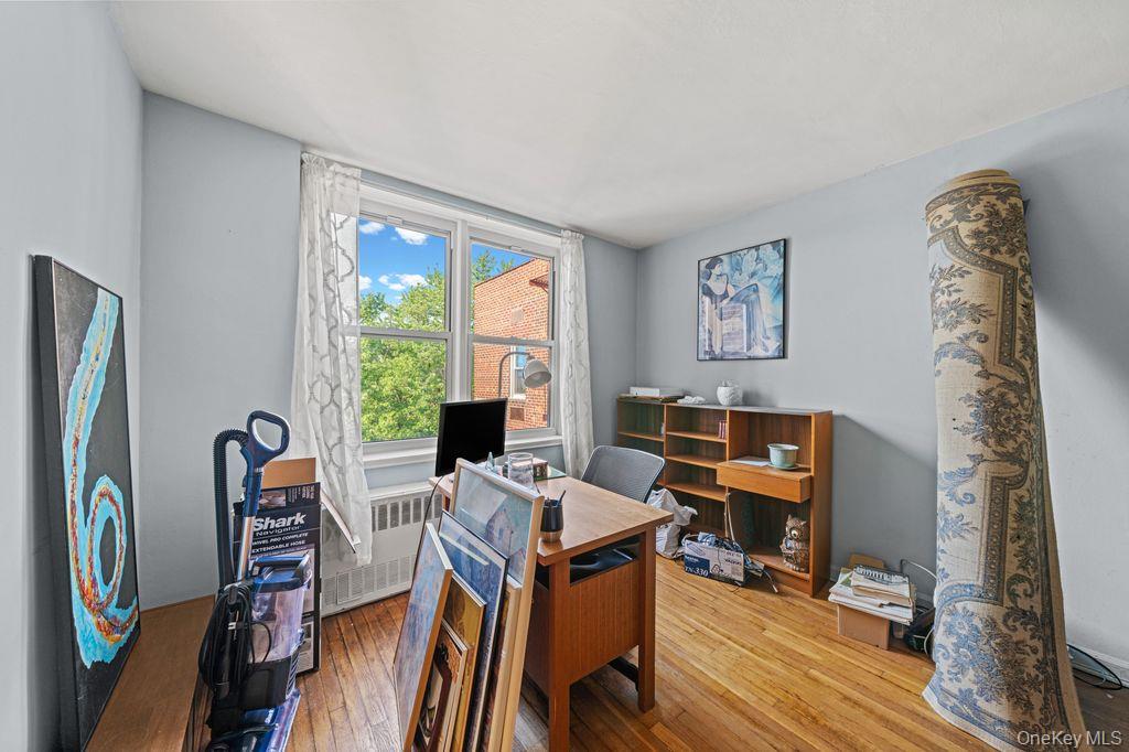 31-85 Crescent Street, Unit 608 photo 4