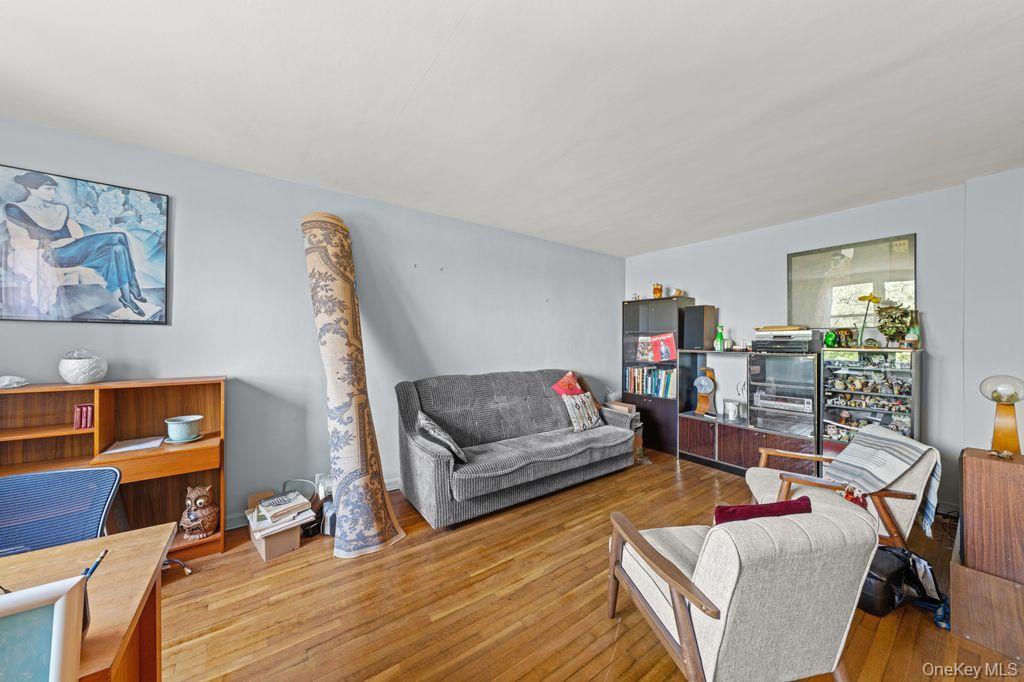 31-85 Crescent Street, Unit 608 photo 8