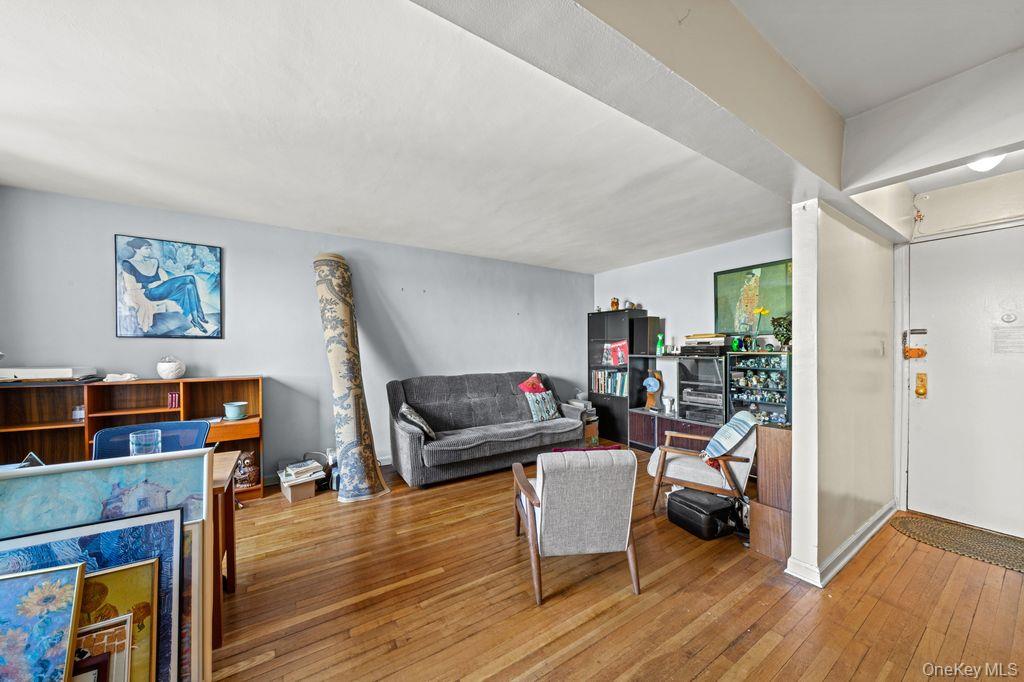 31-85 Crescent Street, Unit 608 photo 5