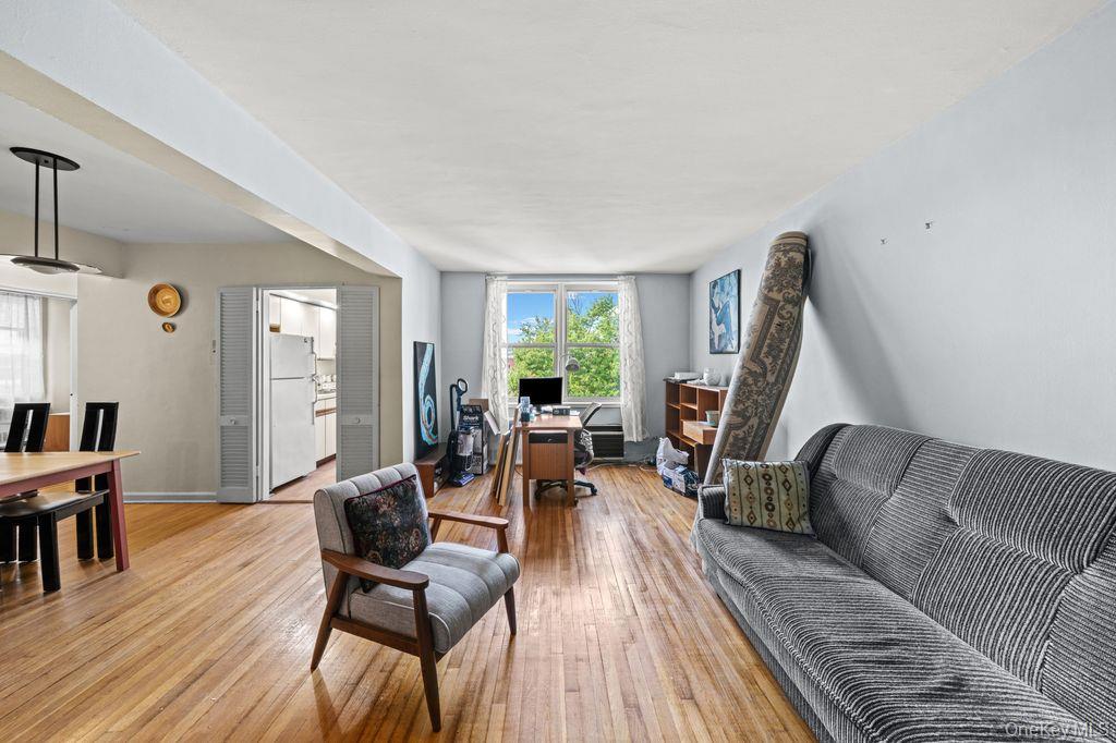 31-85 Crescent Street, Unit 608 photo 2