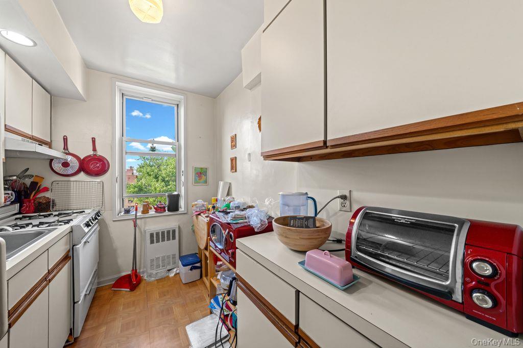 31-85 Crescent Street, Unit 608 photo 6