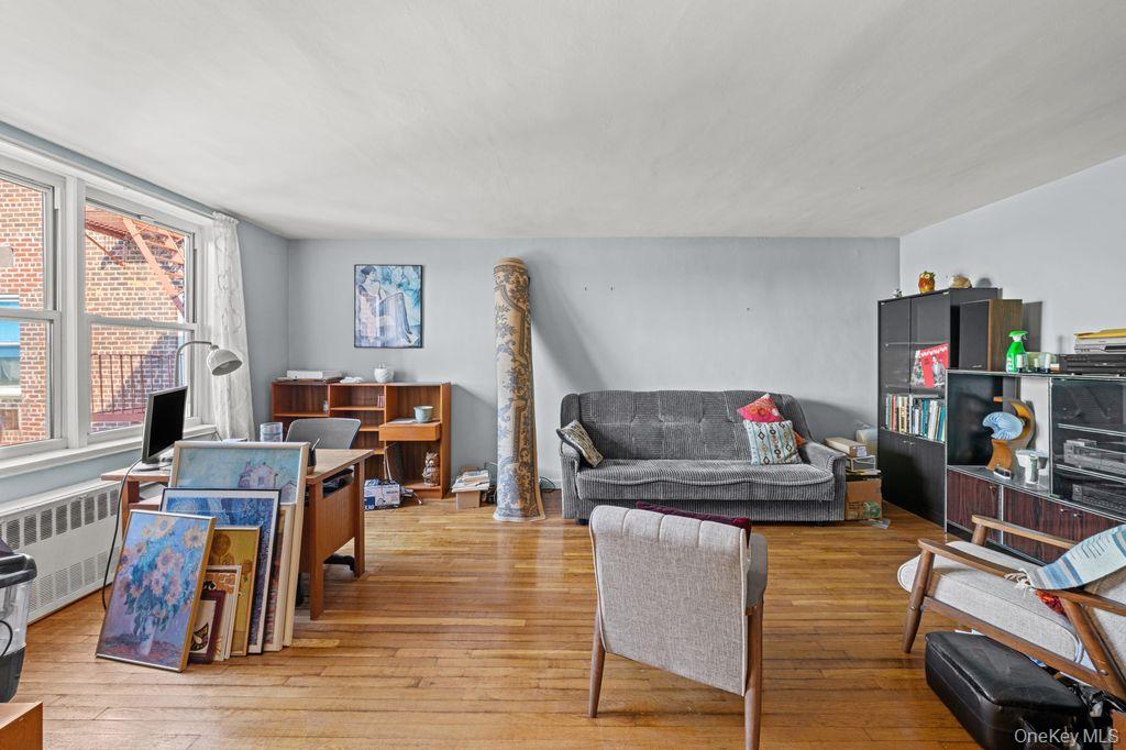 31-85 Crescent Street, Unit 608 photo 3