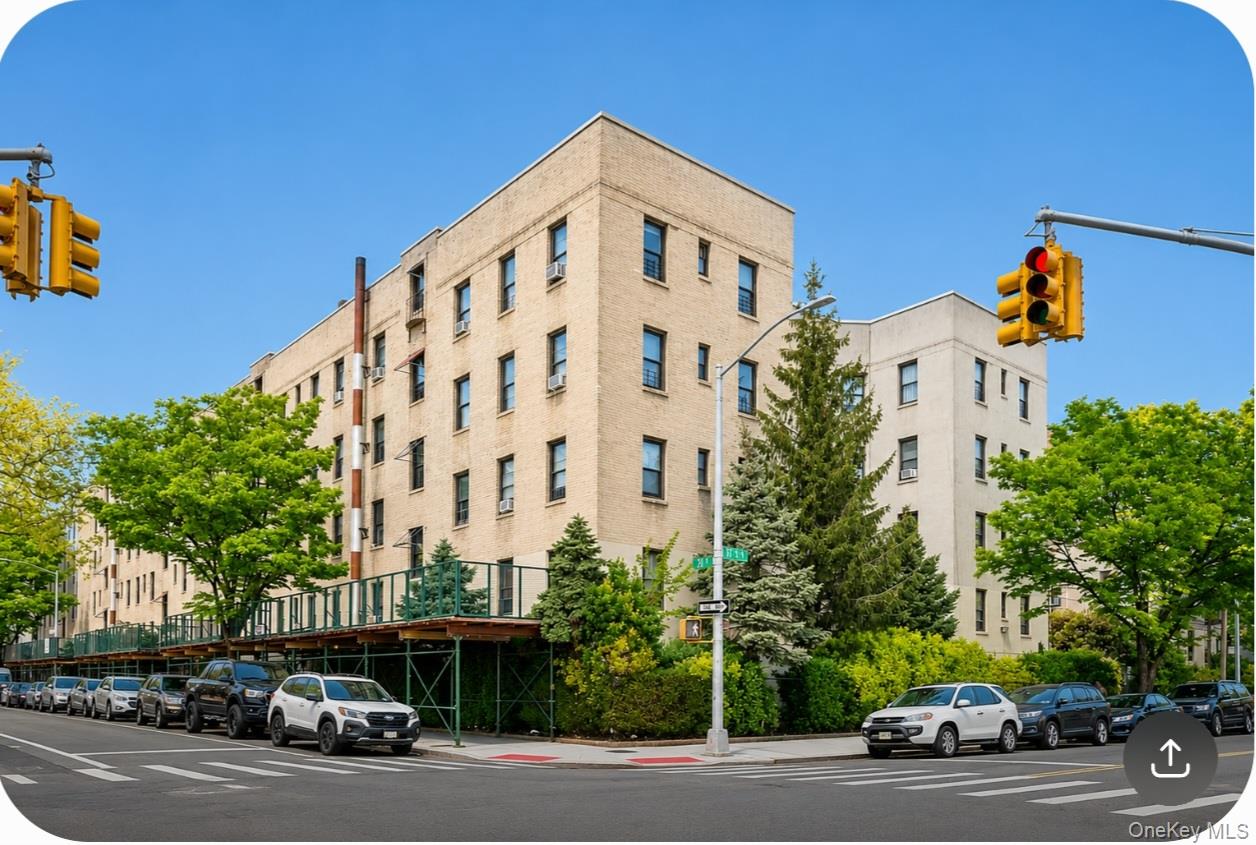 21-28 35 St, Unit 3G photo 3