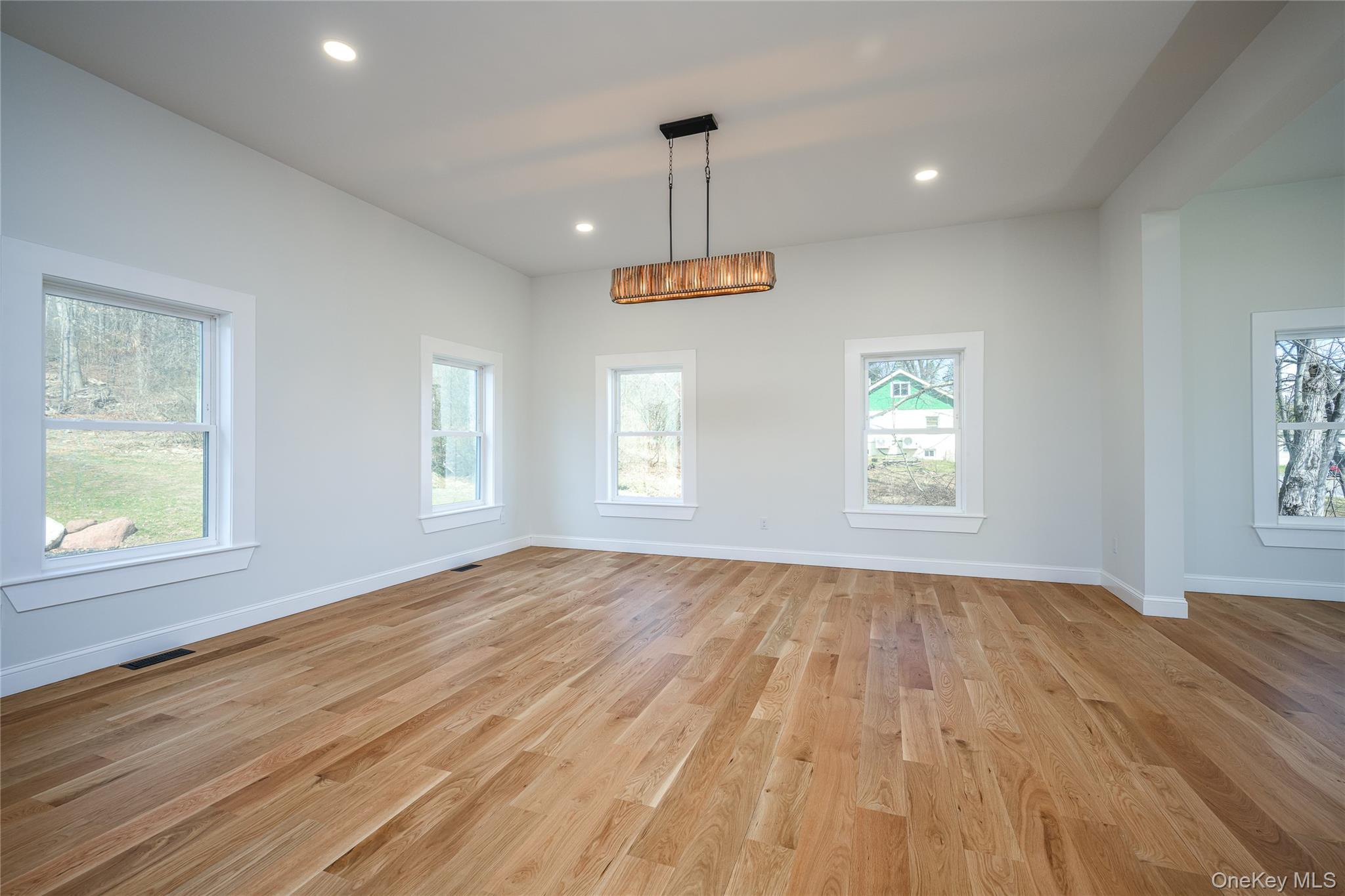 133 W Mombasha Road – For Sale photo 16