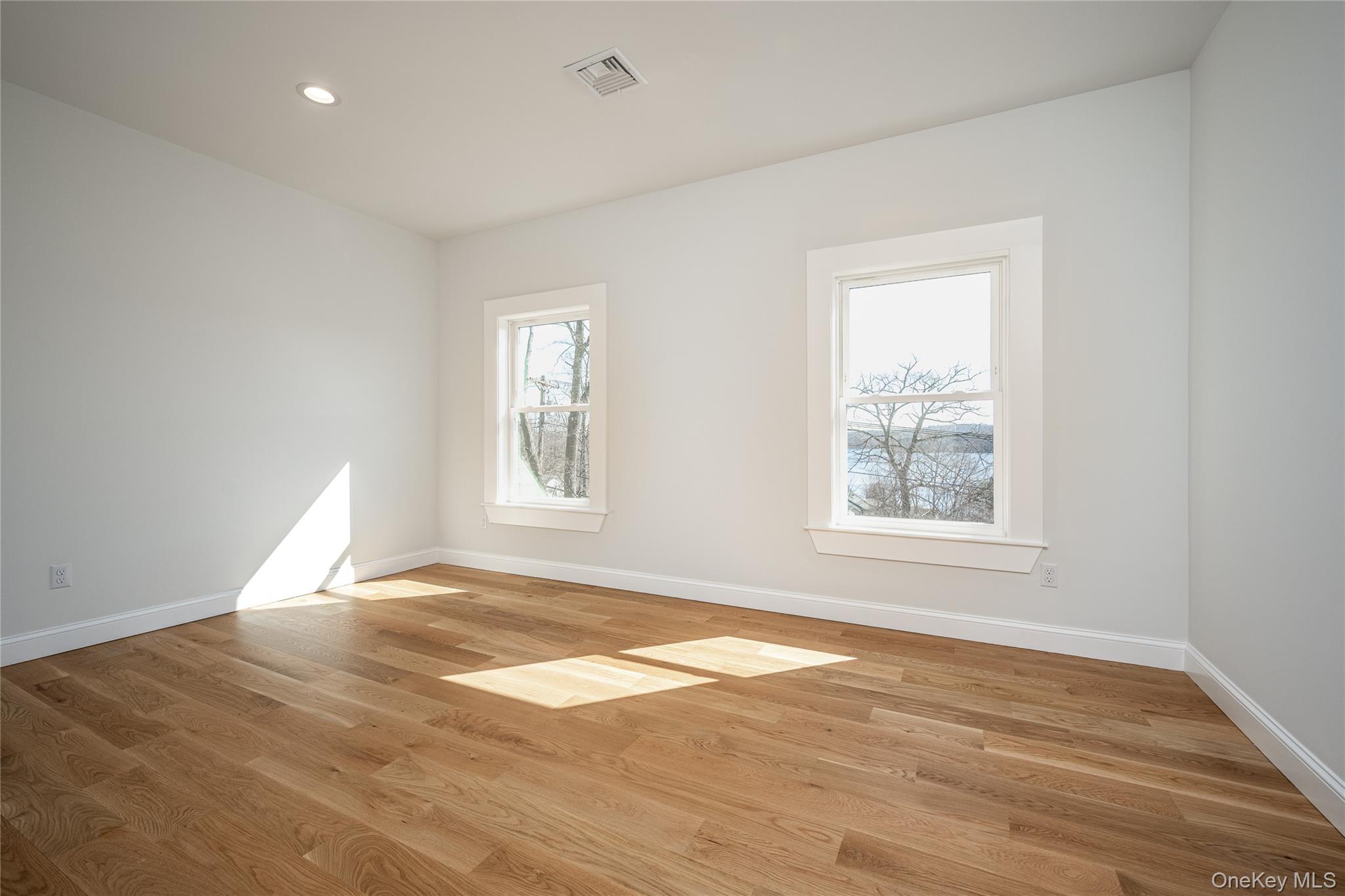133 W Mombasha Road – For Sale photo 36