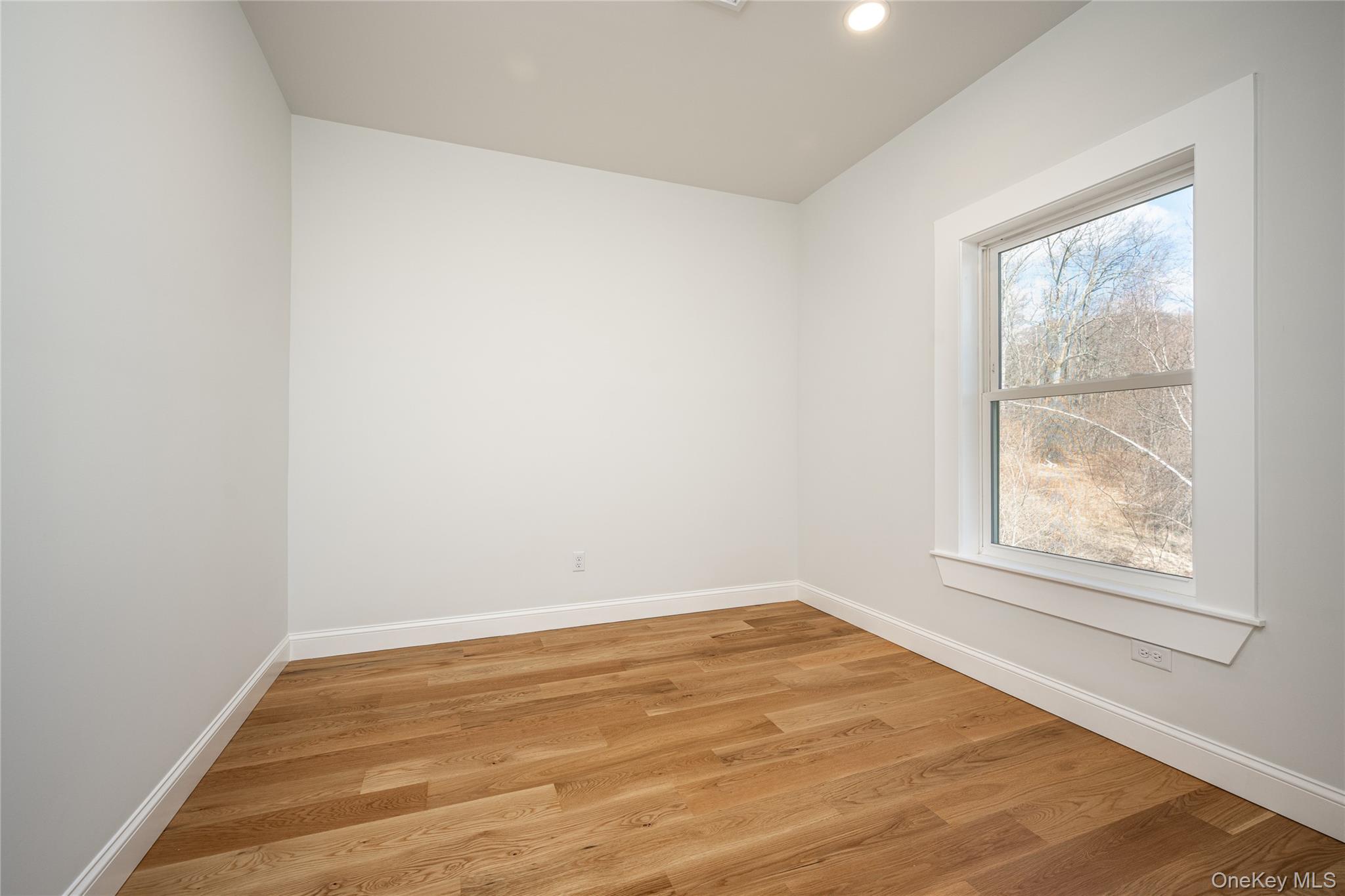 133 W Mombasha Road – For Sale photo 34