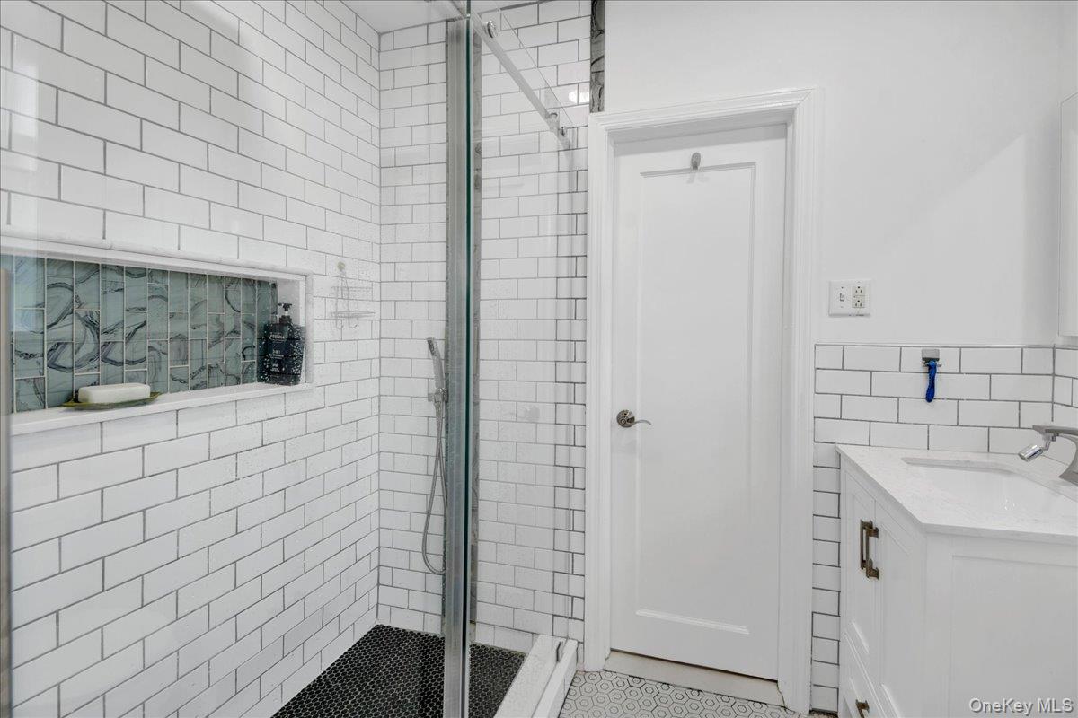 4784 Boston Post Road, Unit B43 photo 12