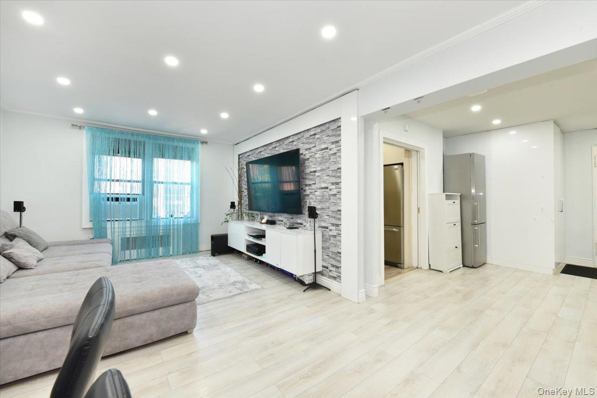 2680 E 19th Street, Unit 2S photo 9
