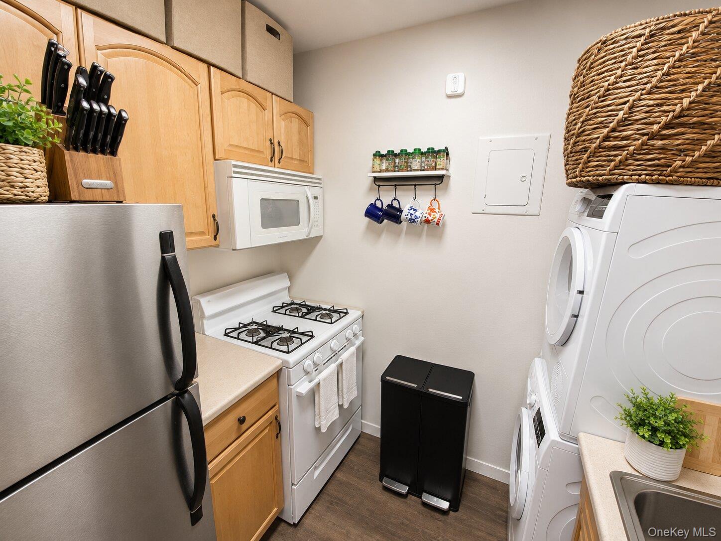 26910 Grand Central Parkway, Unit 31C photo 10