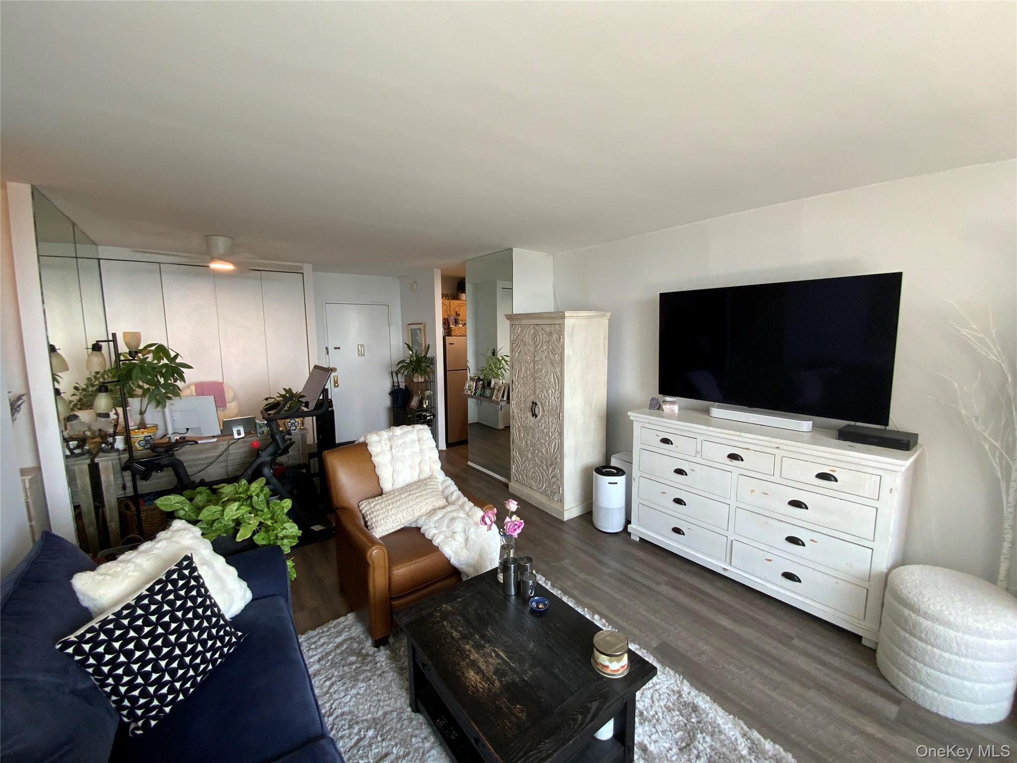 26910 Grand Central Parkway, Unit 31C photo 2