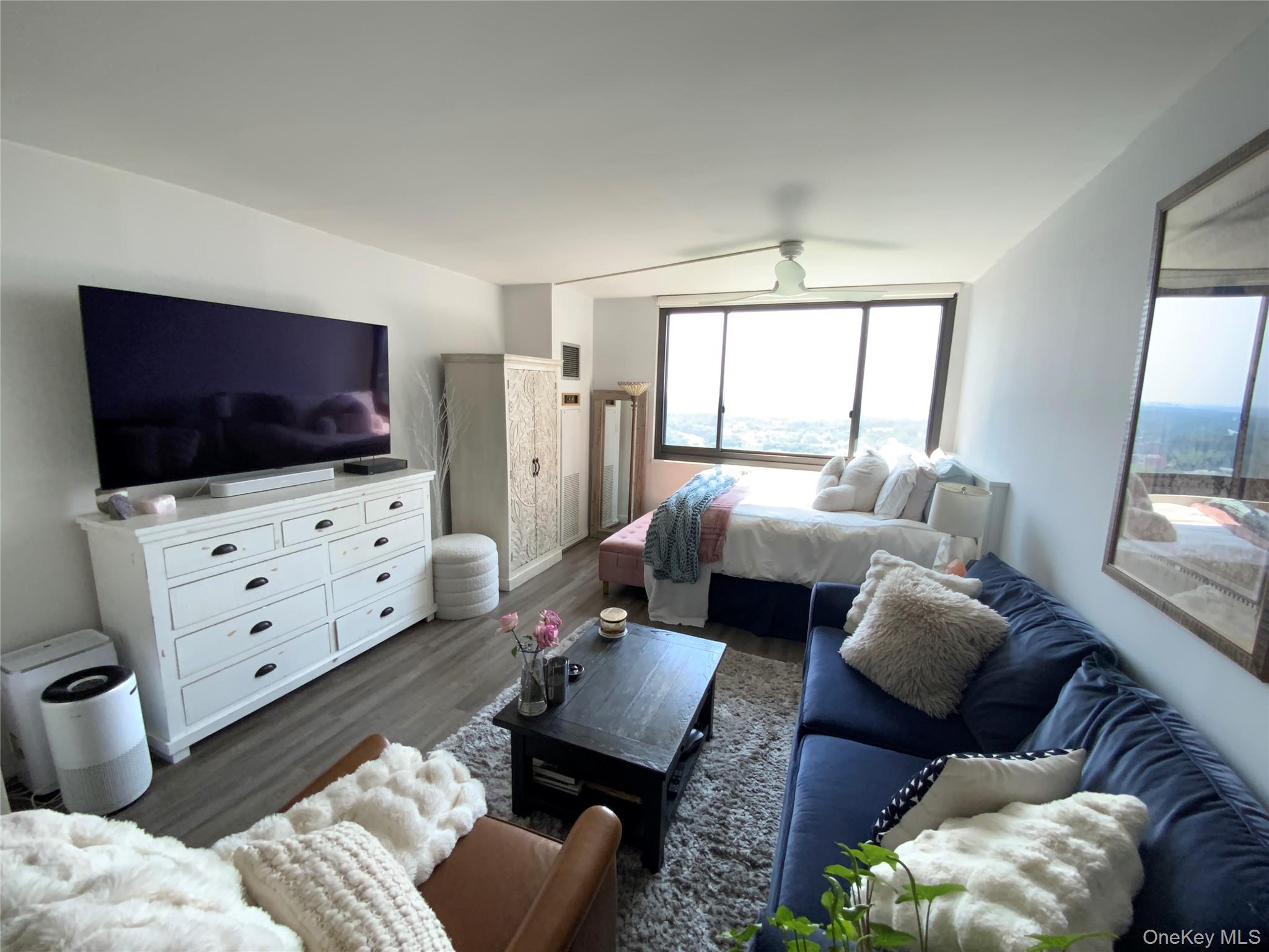 26910 Grand Central Parkway, Unit 31C photo 4