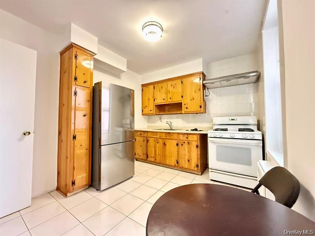 38-15 149 Street, Unit 3C photo 3