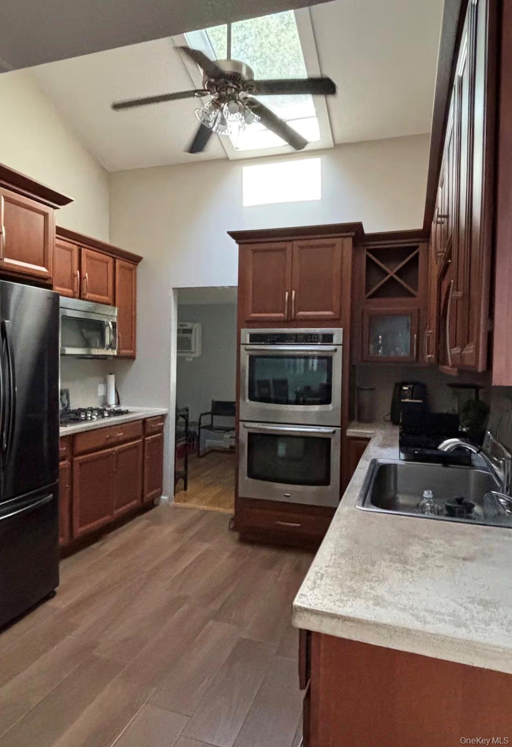17 Columbine Avenue S – For Rent photo 12