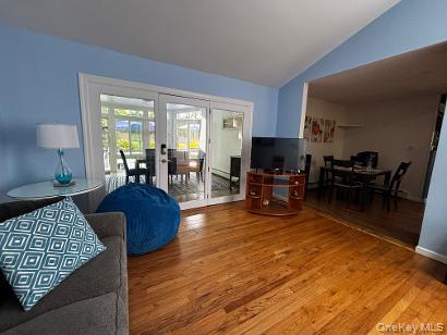 17 Columbine Avenue S – For Rent photo 8