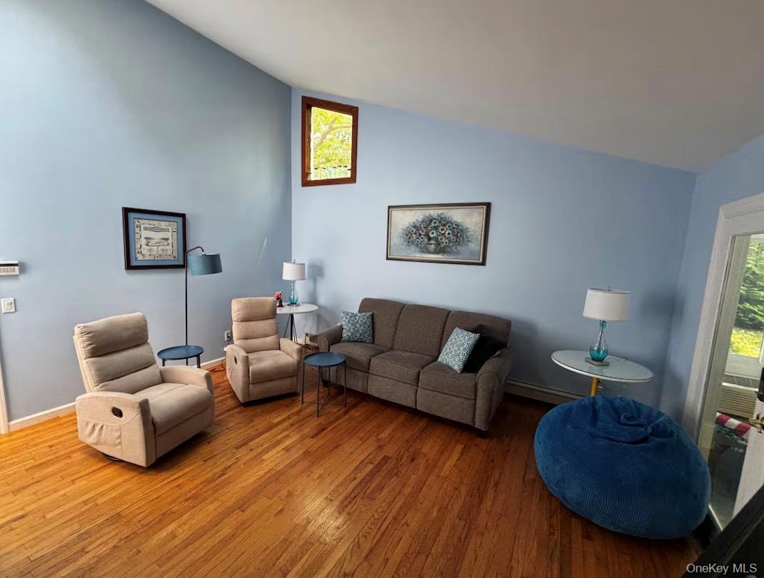 17 Columbine Avenue S – For Rent photo 10