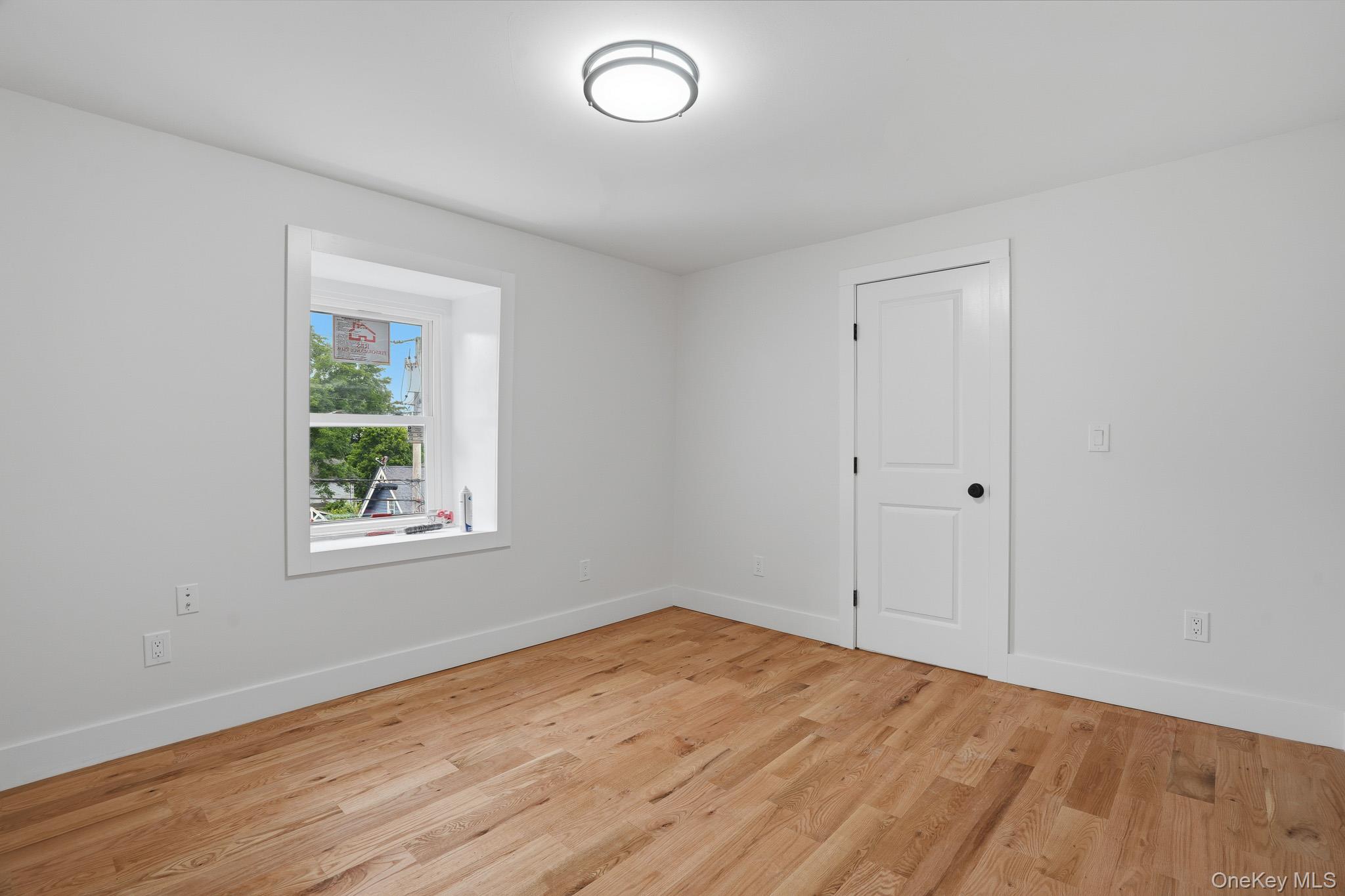 10 Robinson Street – For Sale photo 31