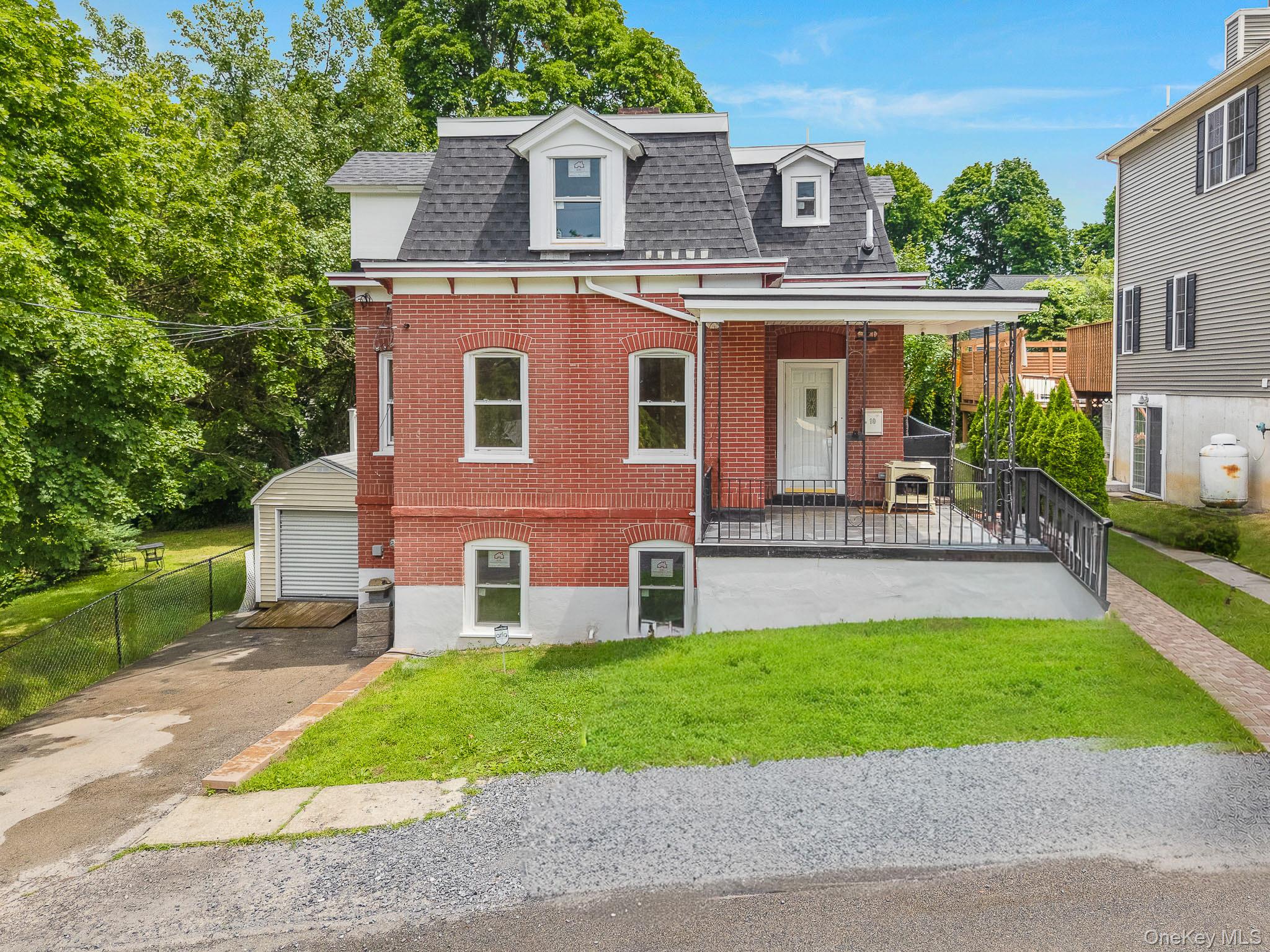 10 Robinson Street – For Sale