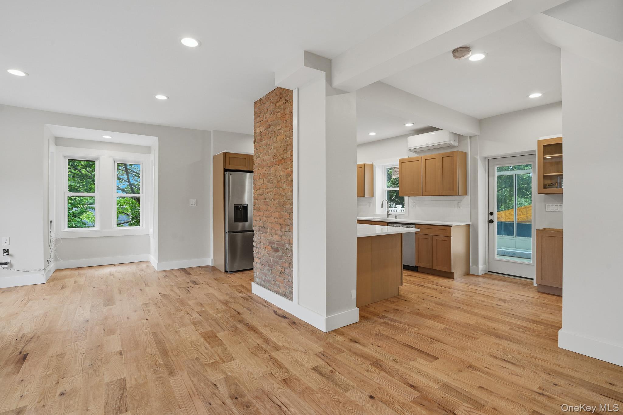10 Robinson Street – For Sale photo 5