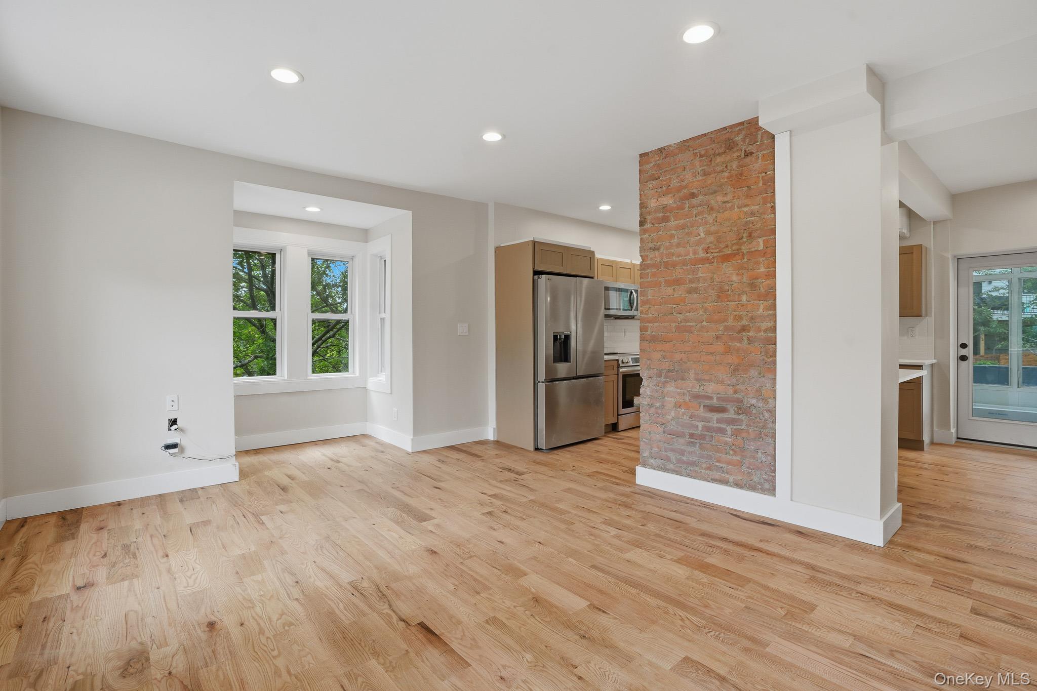 10 Robinson Street – For Sale photo 6