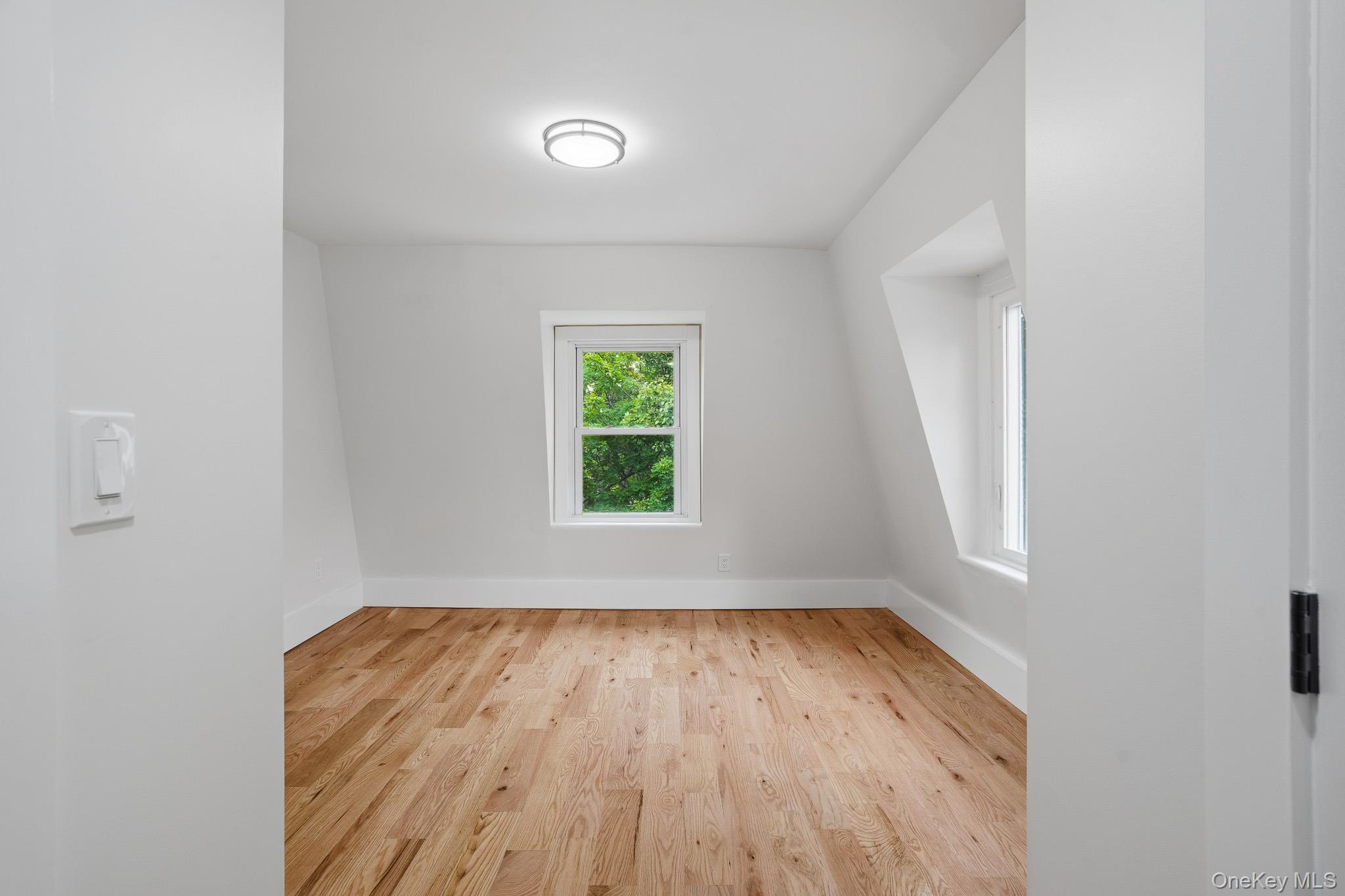 10 Robinson Street – For Sale photo 24