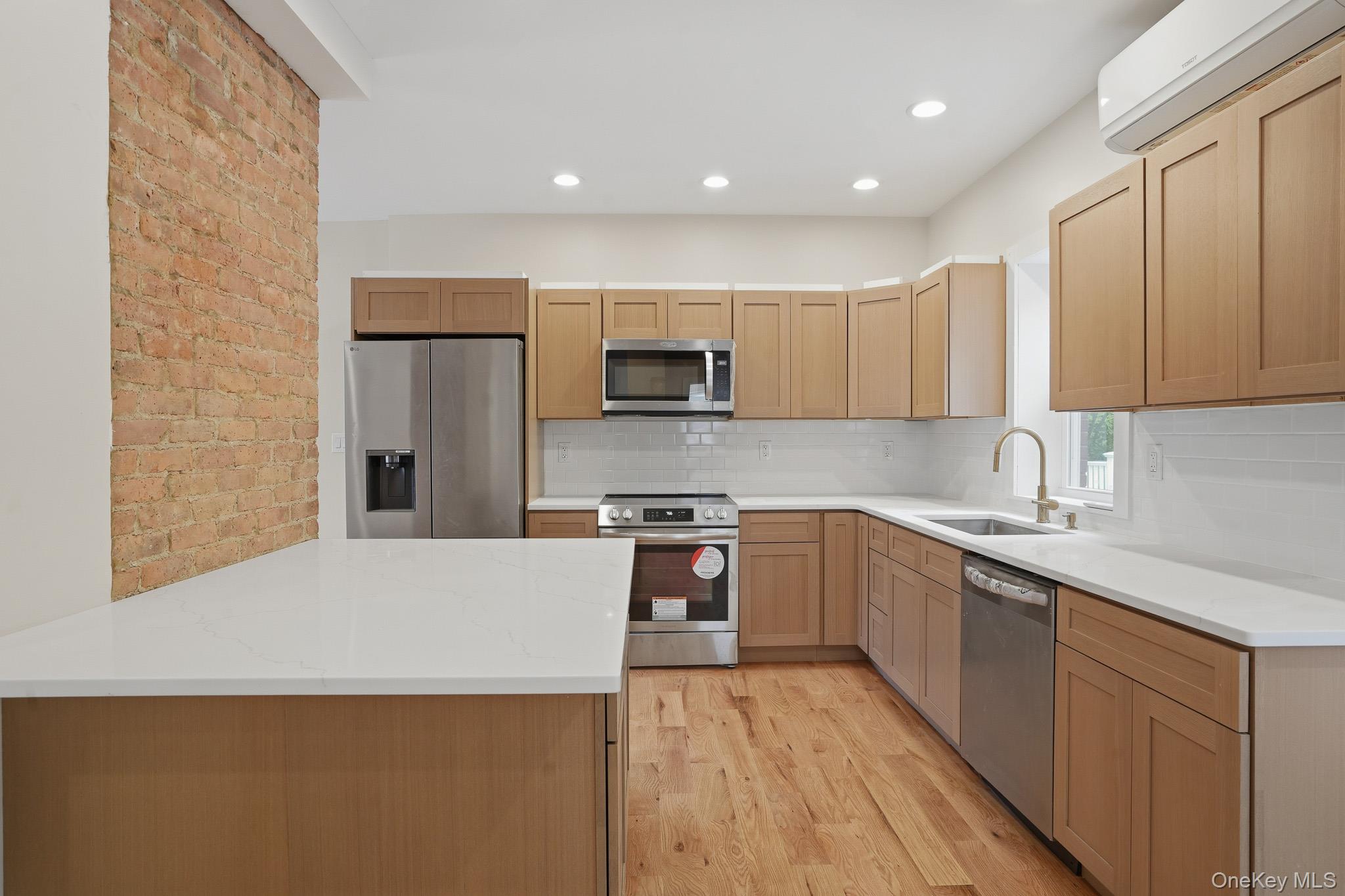 10 Robinson Street – For Sale photo 12