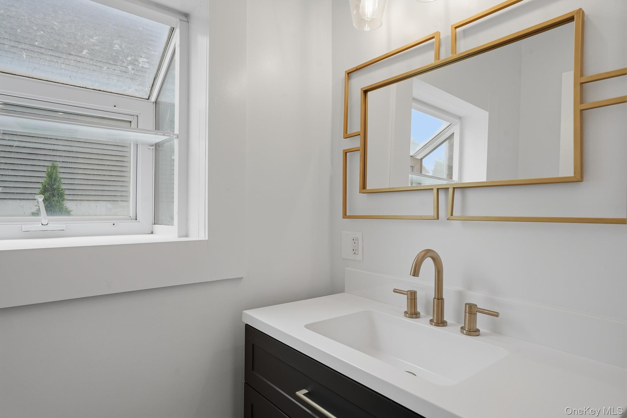 10 Robinson Street – For Sale photo 17