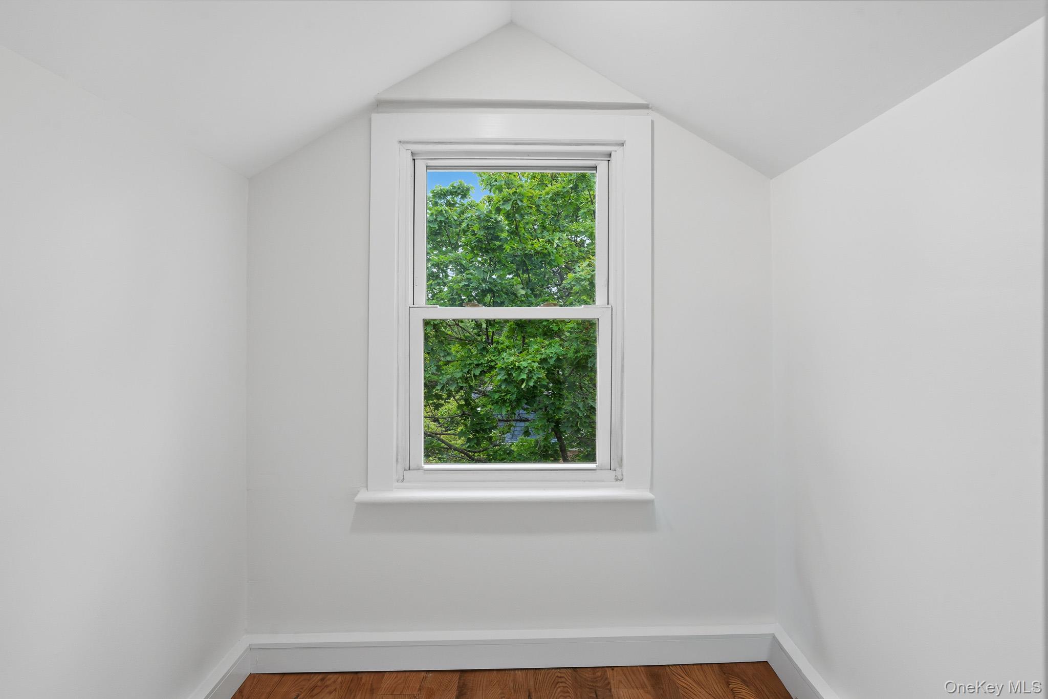 10 Robinson Street – For Sale photo 30