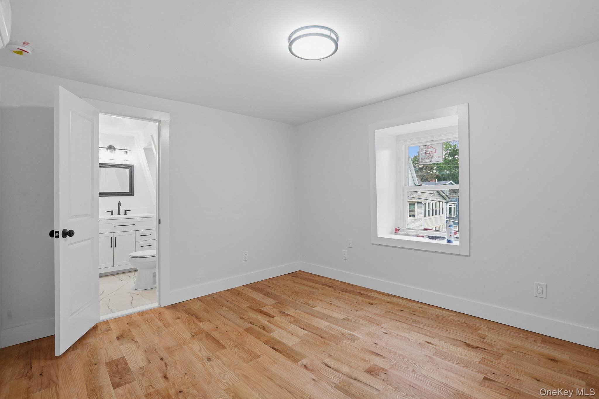 10 Robinson Street – For Sale photo 32