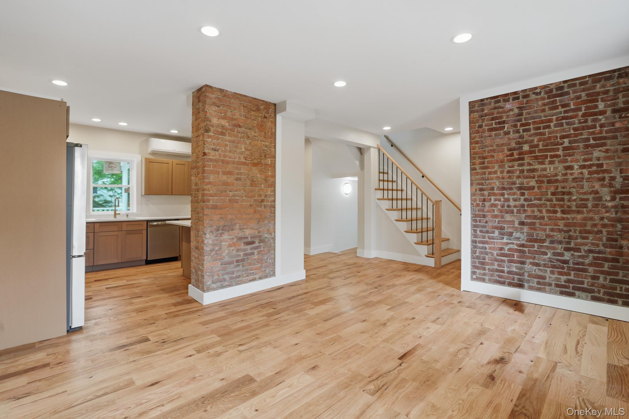 10 Robinson Street – For Sale photo 8