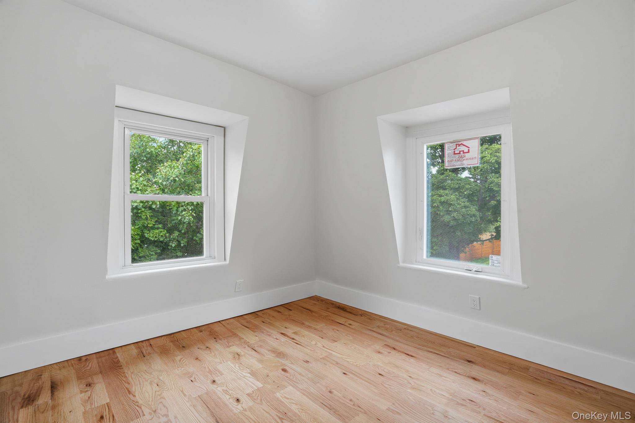 10 Robinson Street – For Sale photo 23