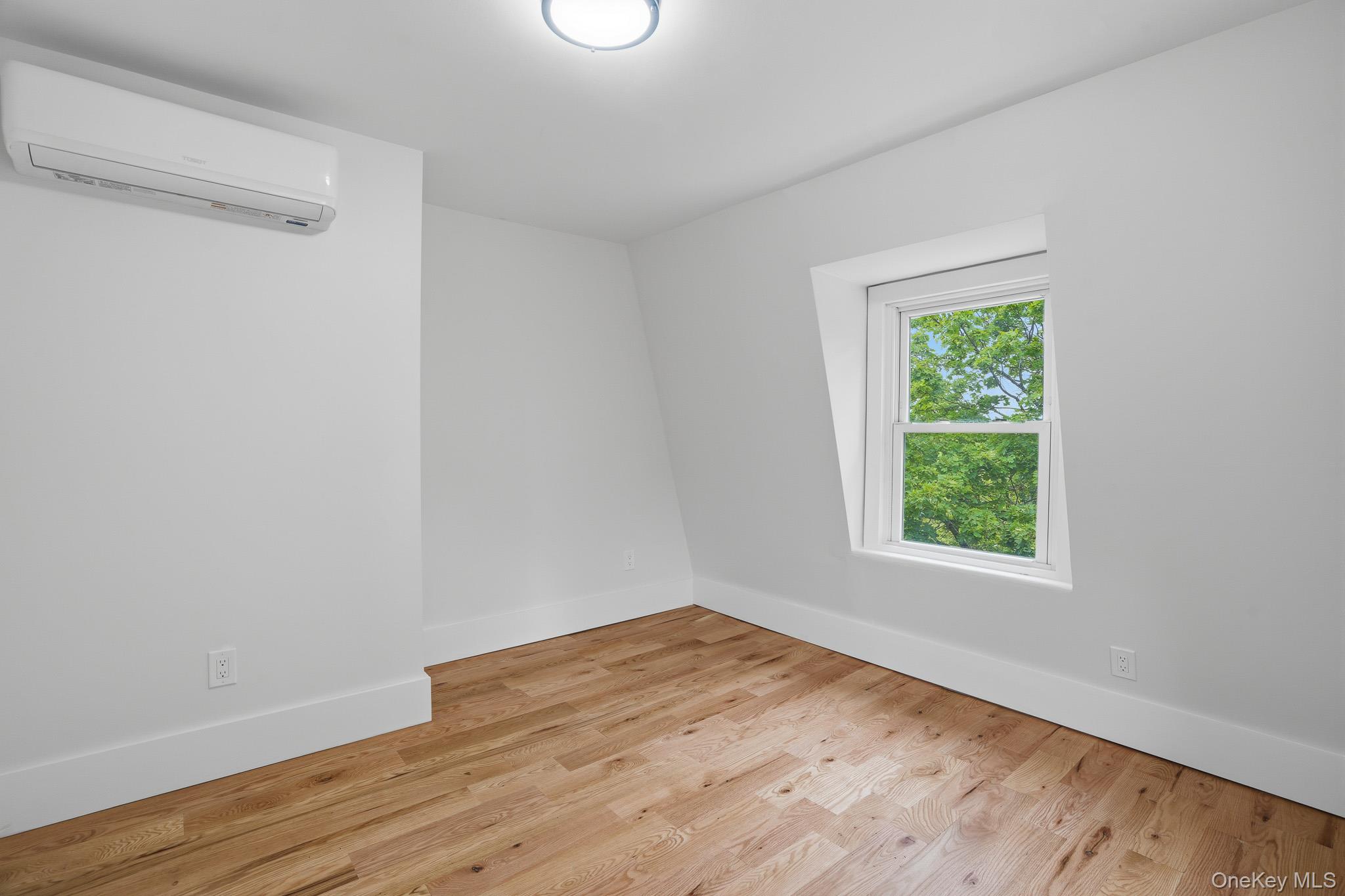 10 Robinson Street – For Sale photo 26