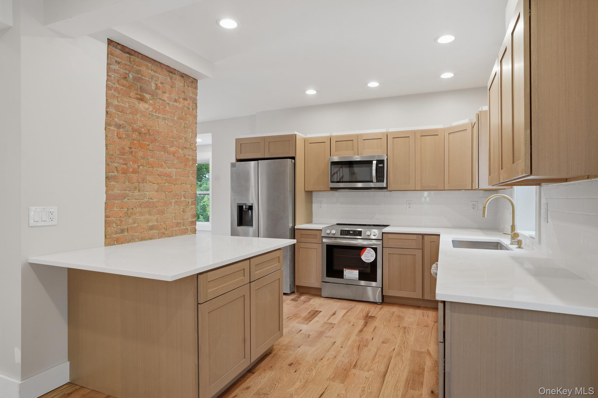 10 Robinson Street – For Sale photo 13