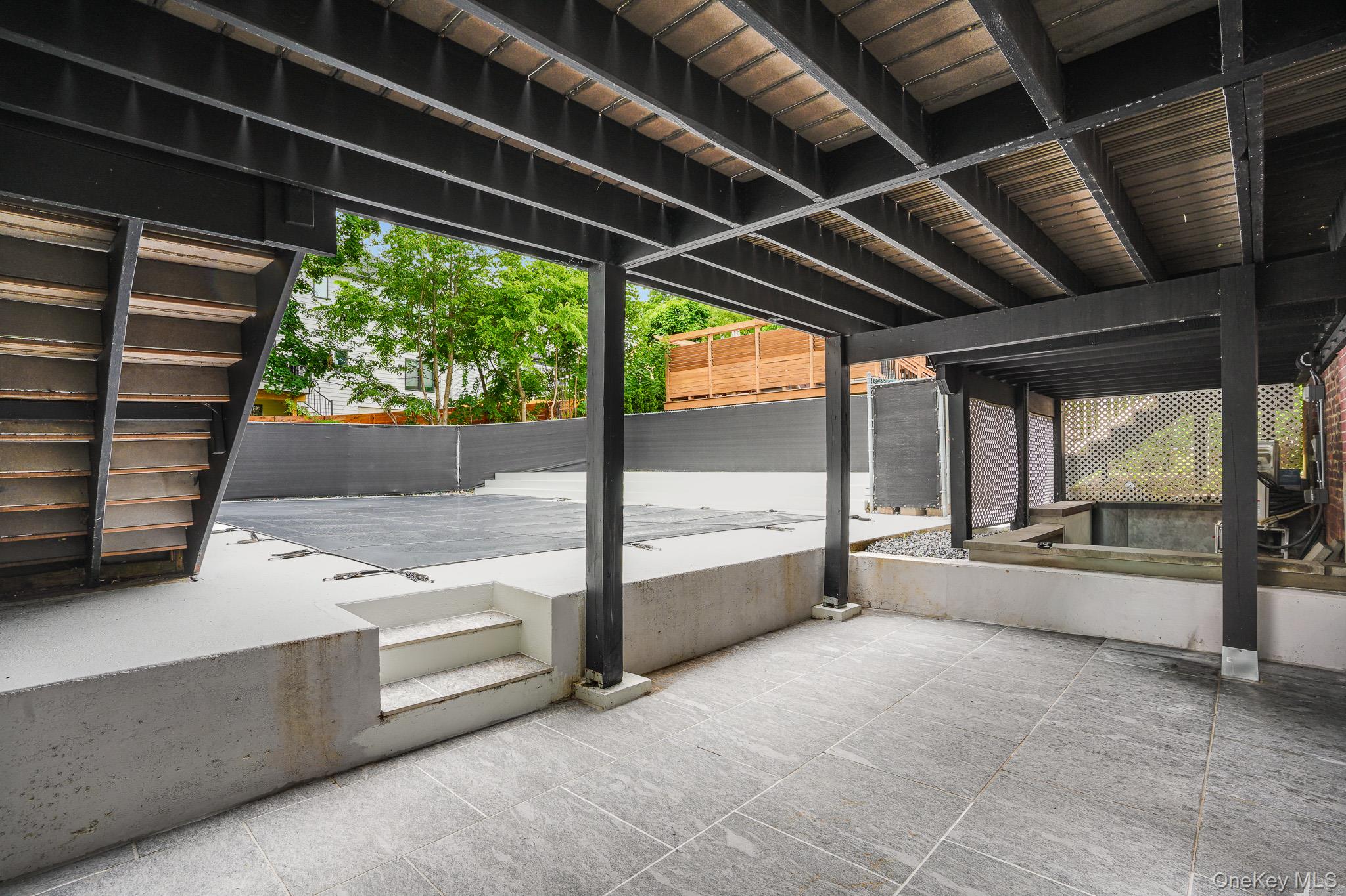 10 Robinson Street – For Sale photo 38