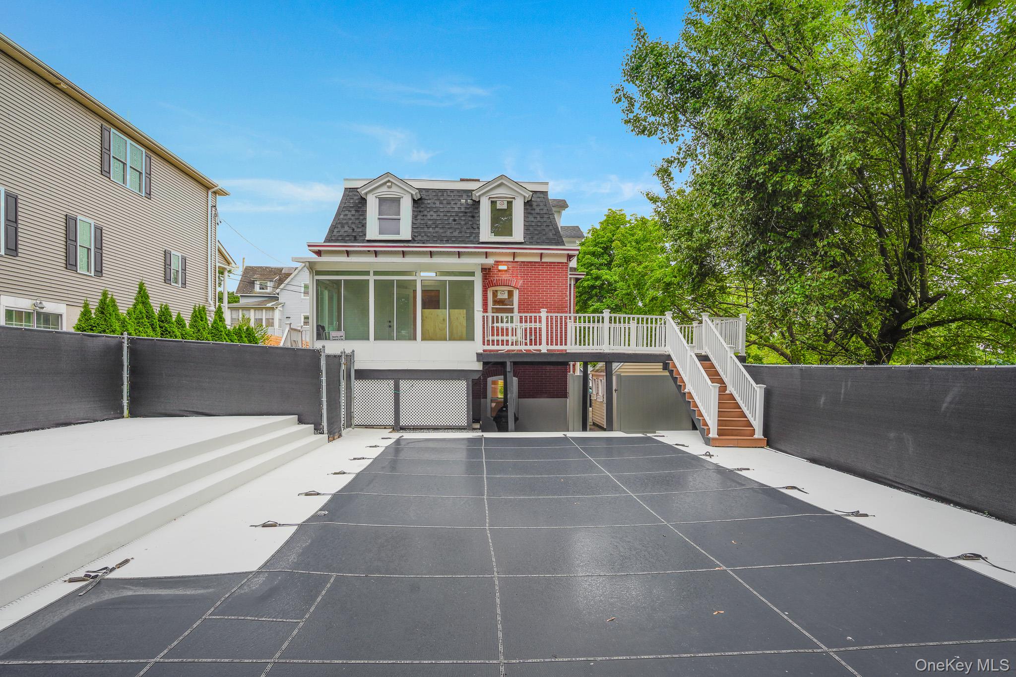 10 Robinson Street – For Sale photo 39