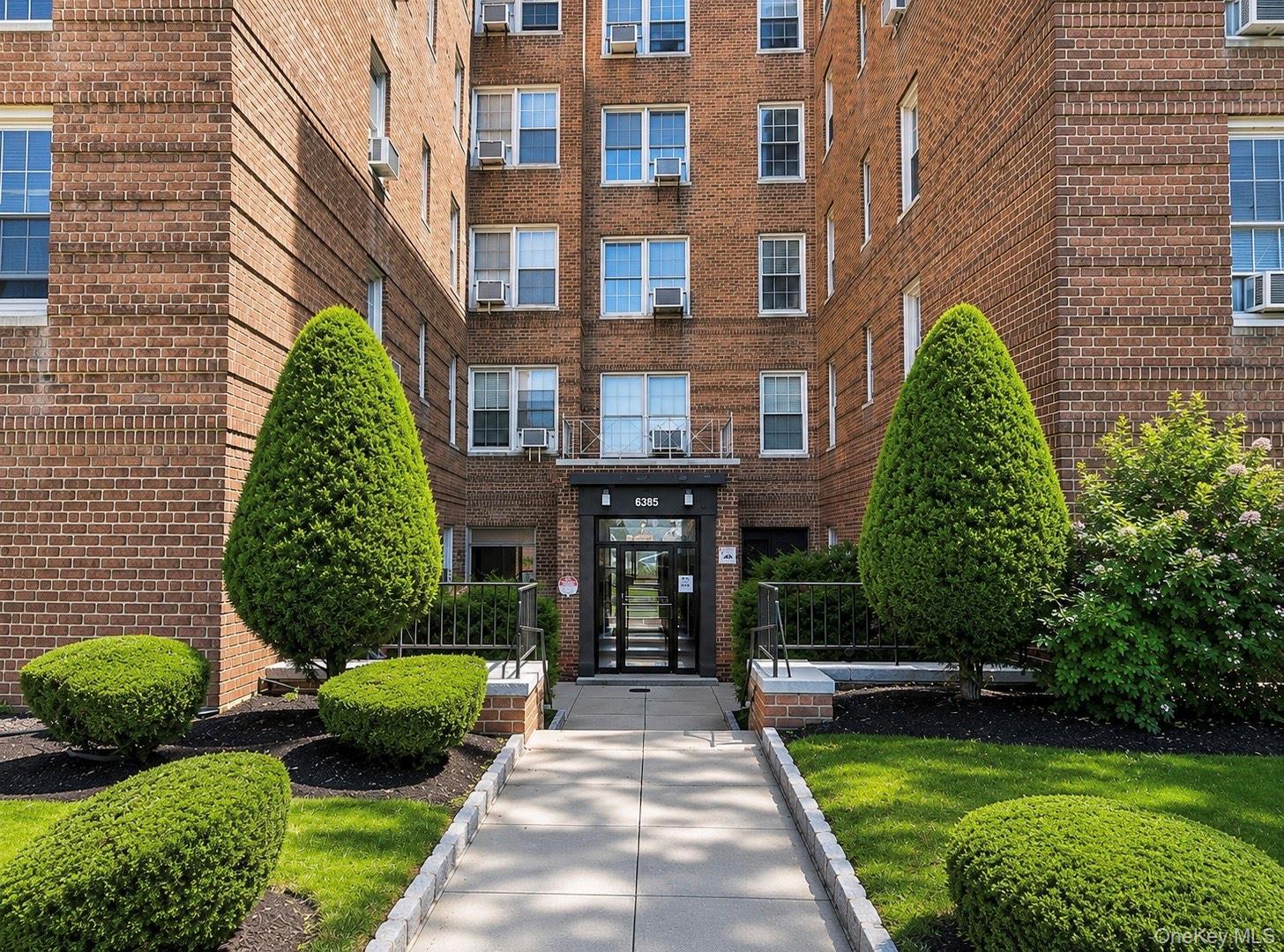 6385 Woodhaven Boulevard, Unit 5A2