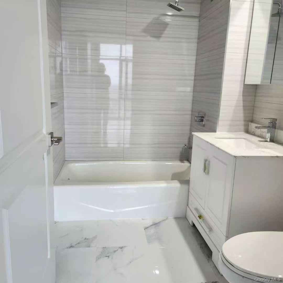 4162 Bowne Street, Unit 14E photo 8