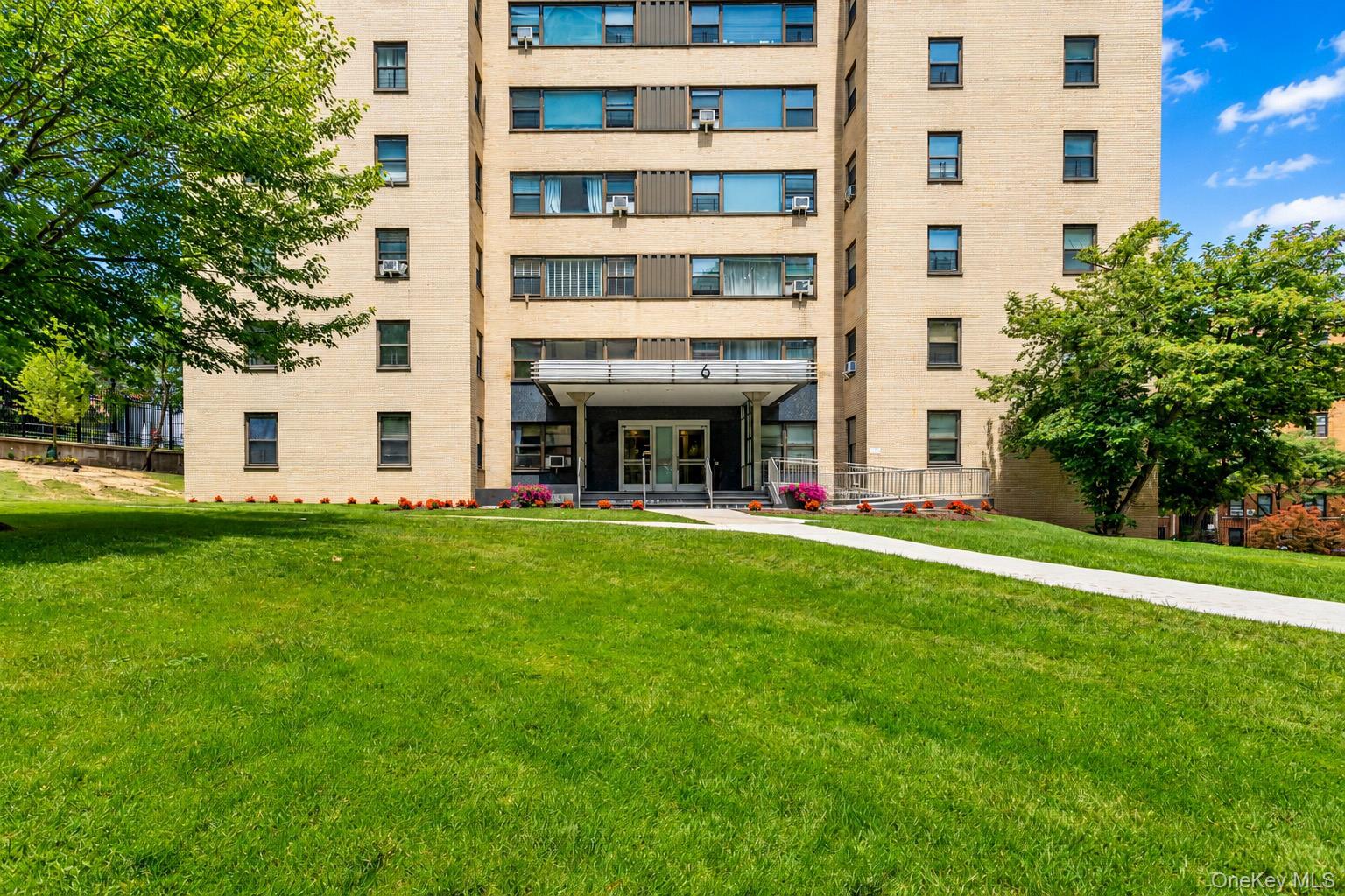 6 Fordham Hill Oval, Unit 2G photo 2