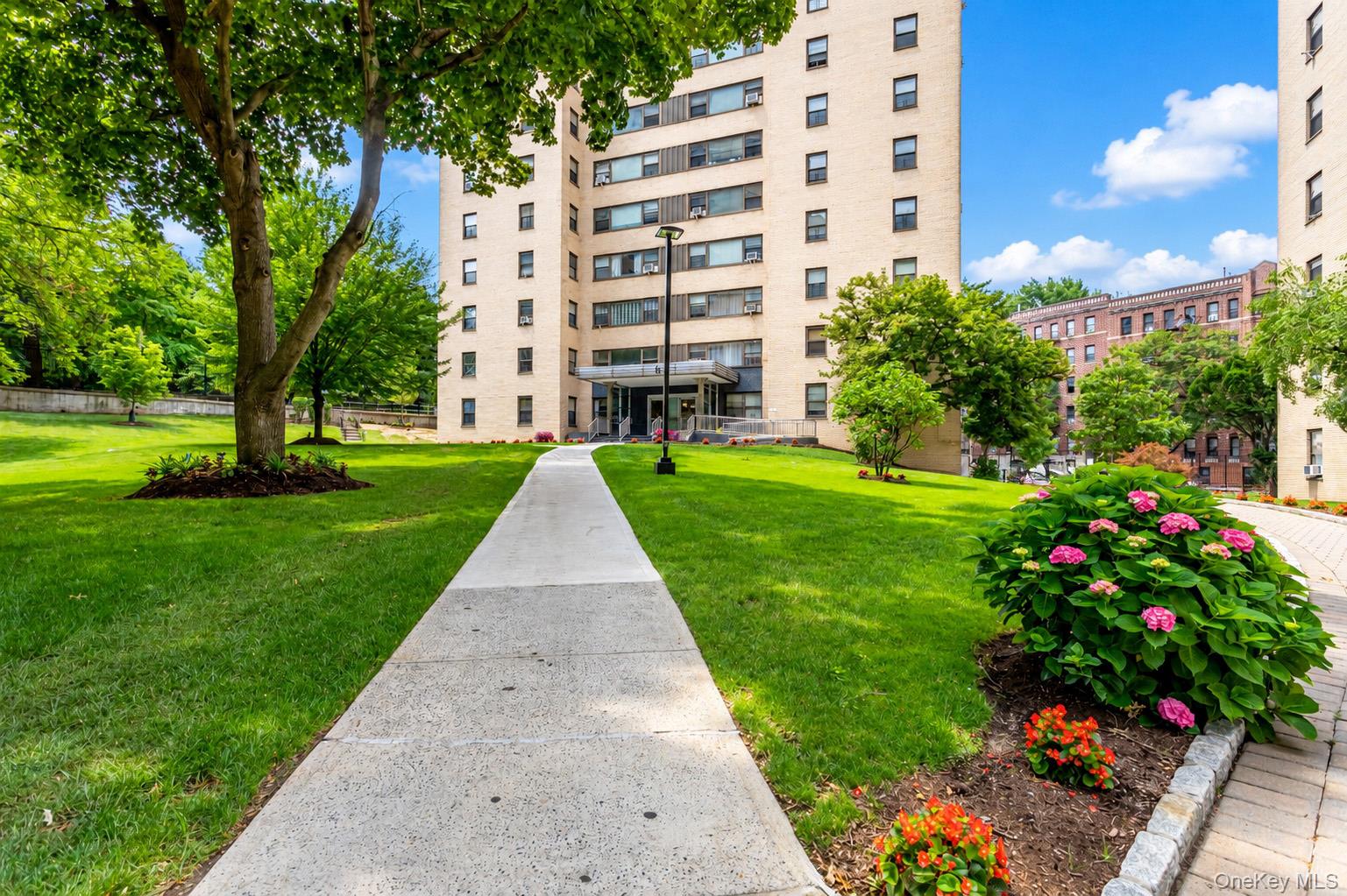 6 Fordham Hill Oval, Unit 2G