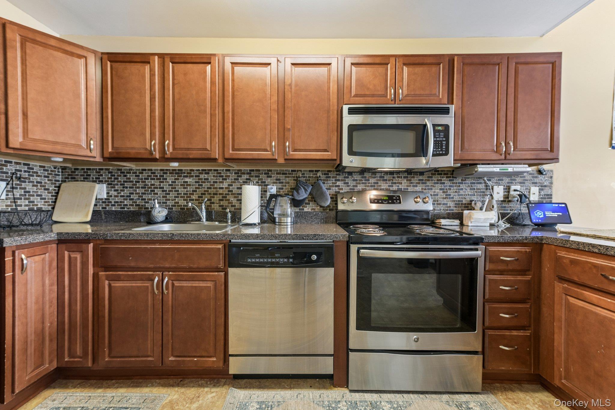 1120 Willow Lane – For Sale photo 8