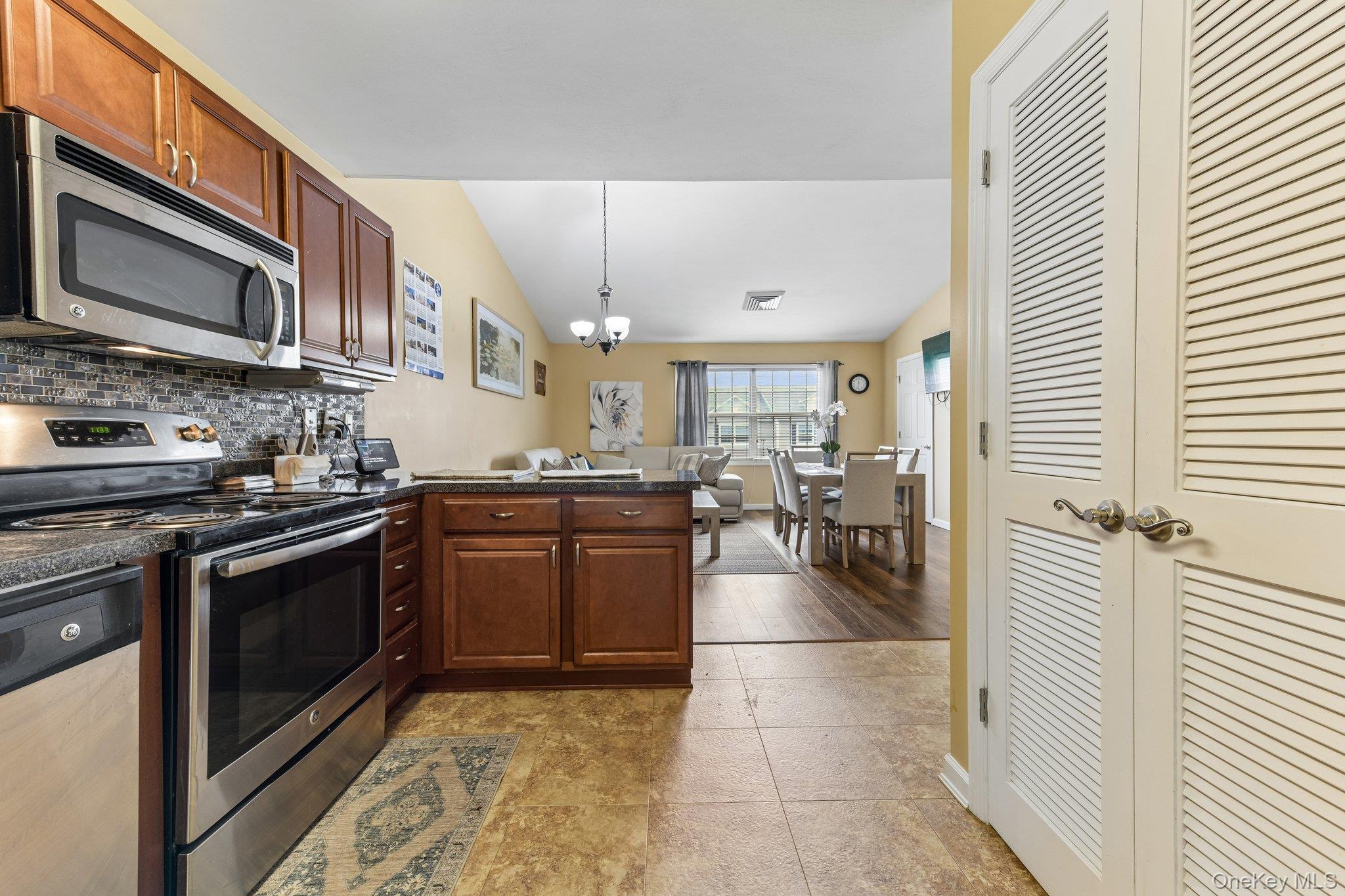 1120 Willow Lane – For Sale photo 10