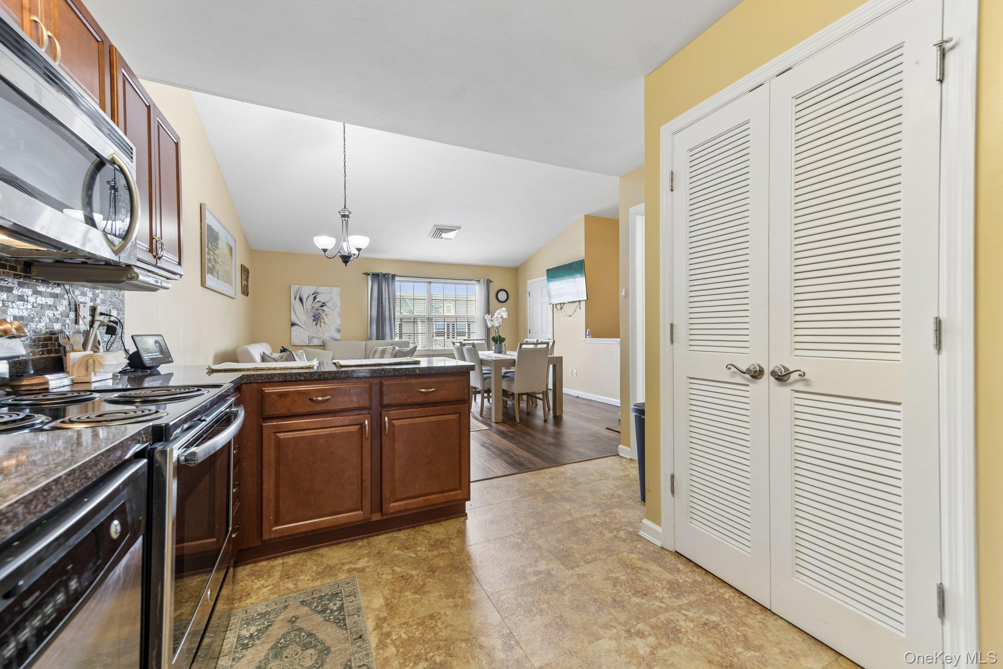 1120 Willow Lane – For Sale photo 11
