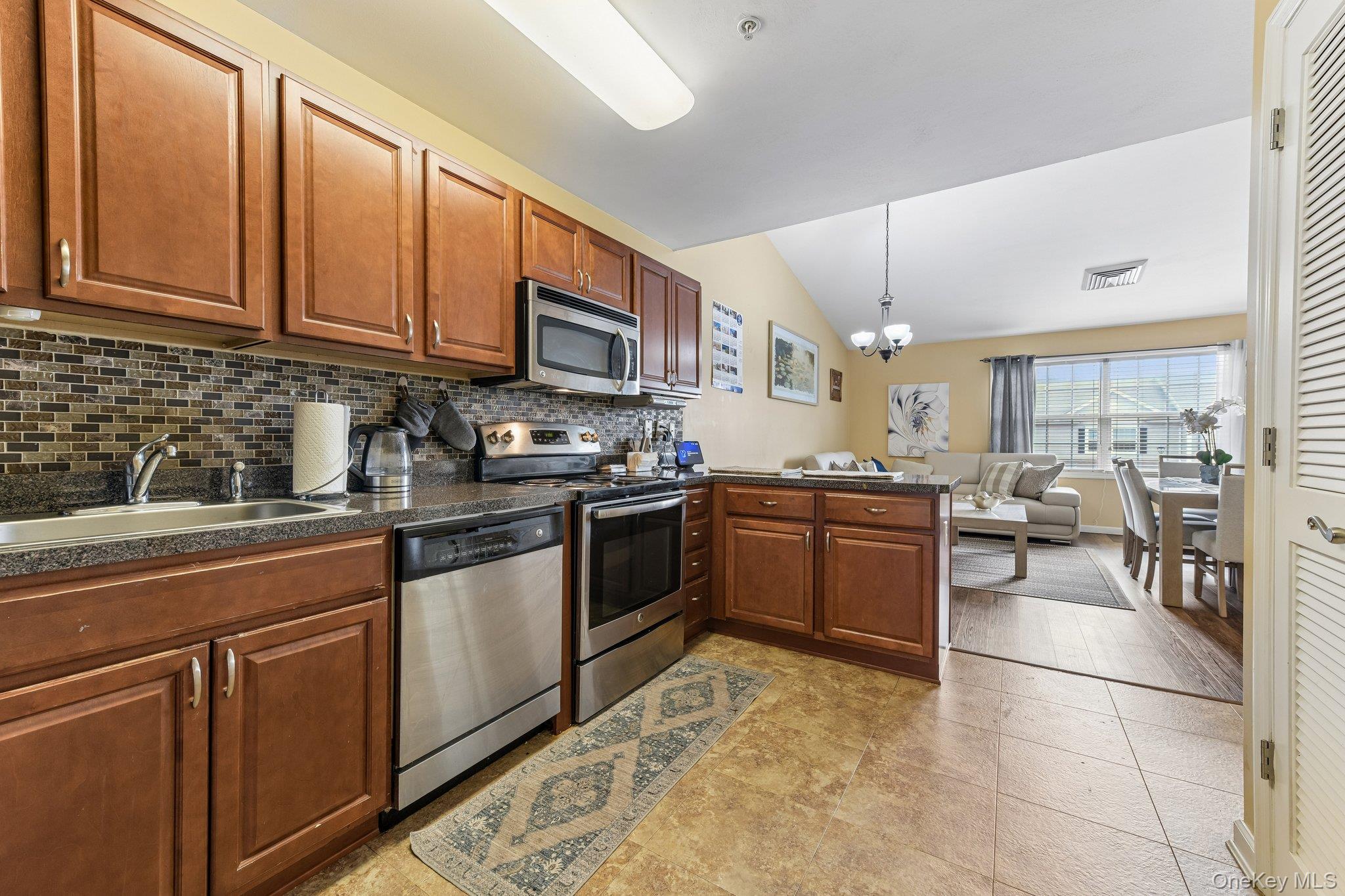 1120 Willow Lane – For Sale photo 9
