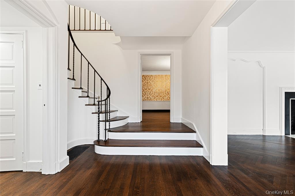 6 Fox Meadow Road – For Rent photo 2