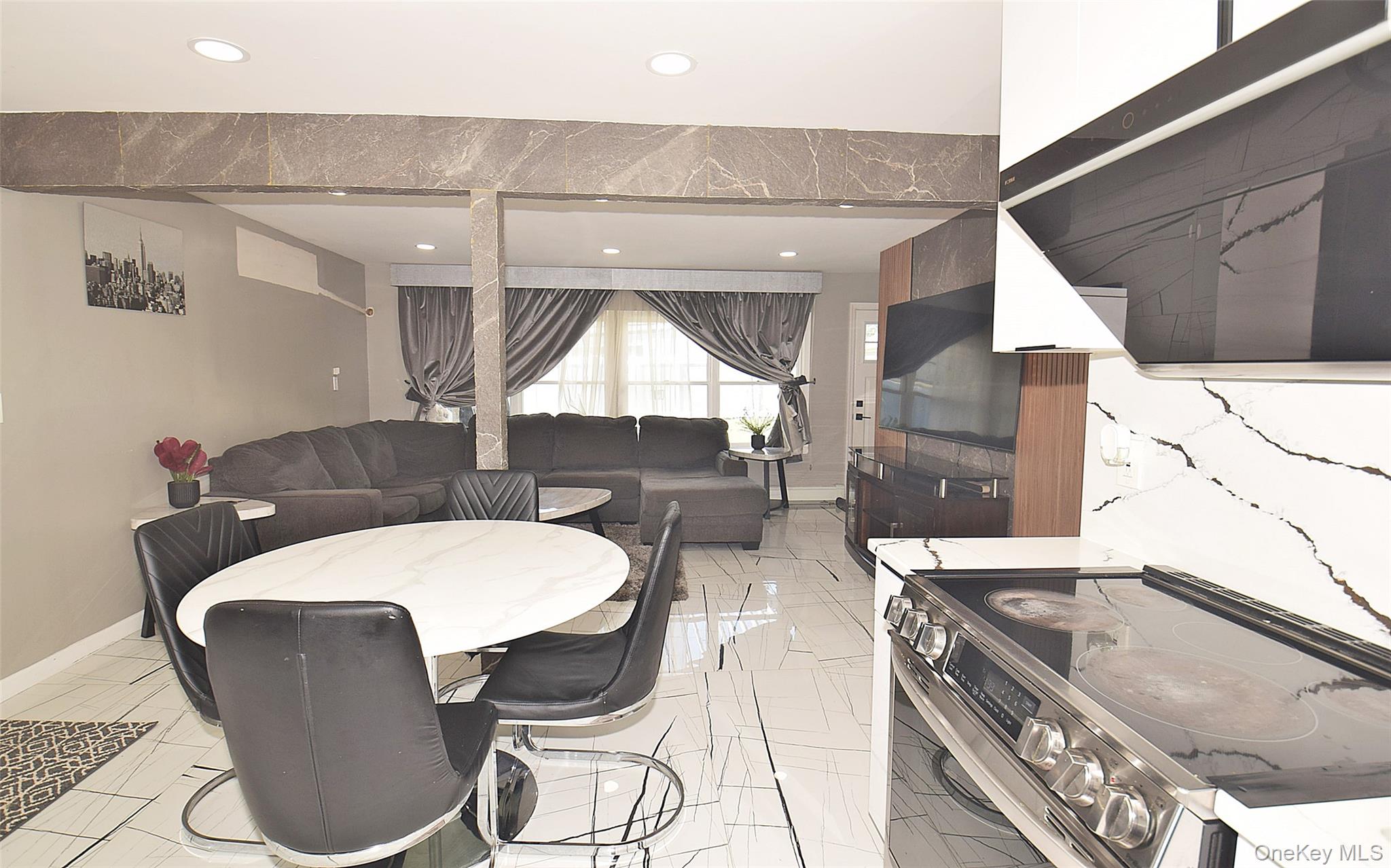 32 W Cabot Lane – For Sale photo 11
